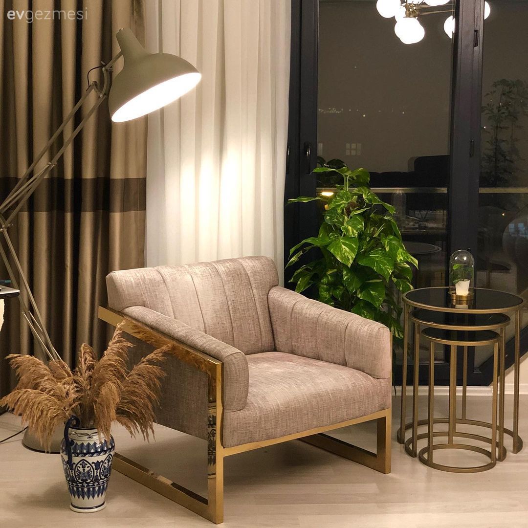 Berjer, Vizon, Altın, Fon perde, Perde, Tül perde, Lambader, Aydınlatma, Vazo, Ev Aksesuar, Pampas otu, Ev bitkisi, Yan sehpa, Sehpa, Siyah