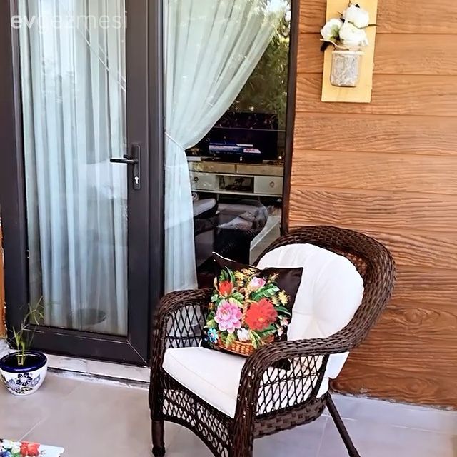 Balkon, Beyaz, Siyah, Çiçekli desen, Desenler, Sandalye