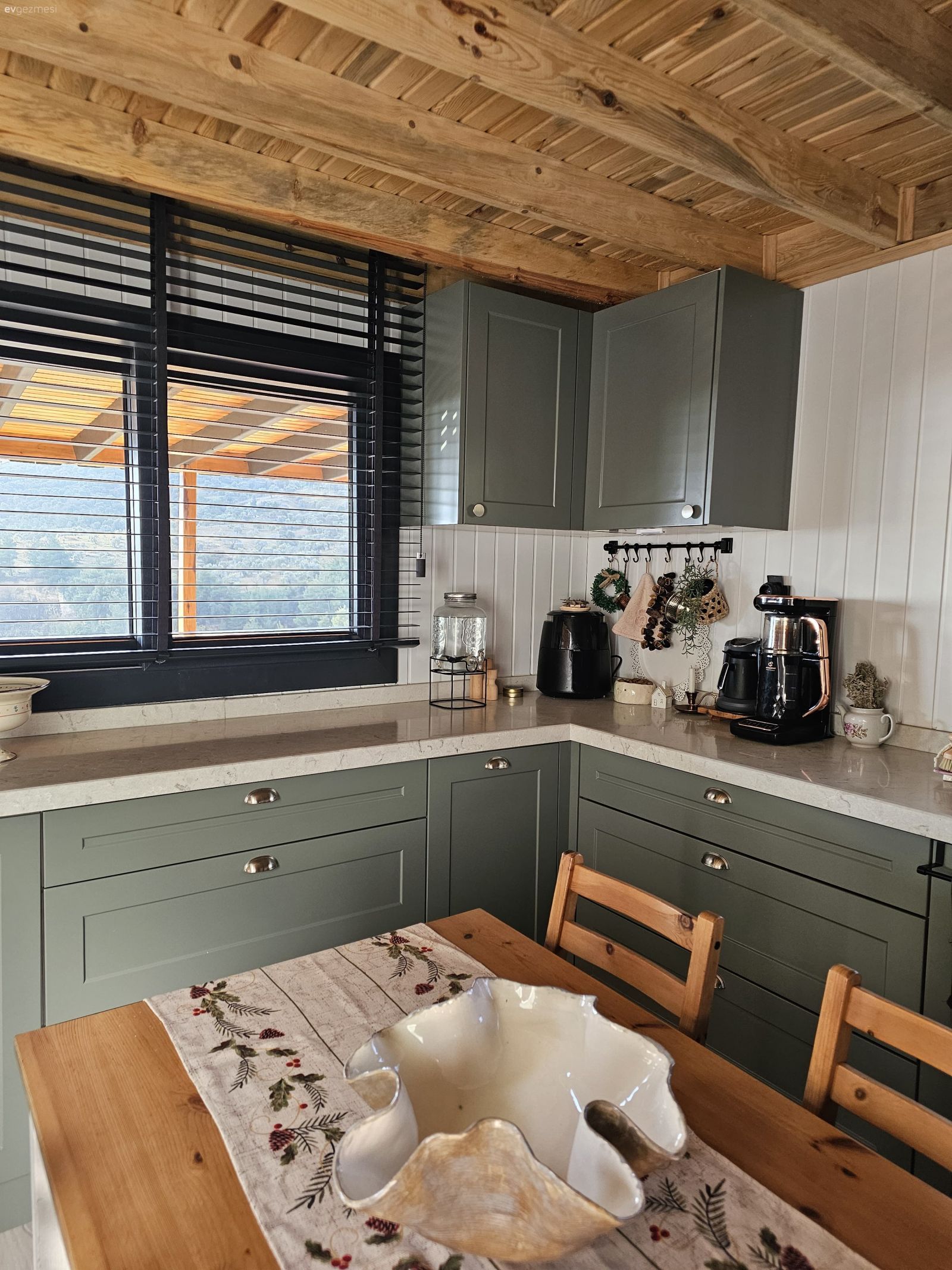 Dağ Köyünde Ahşabın Sıcak Sesi: Aydın'da İki Katlı Bir Köy Evi!