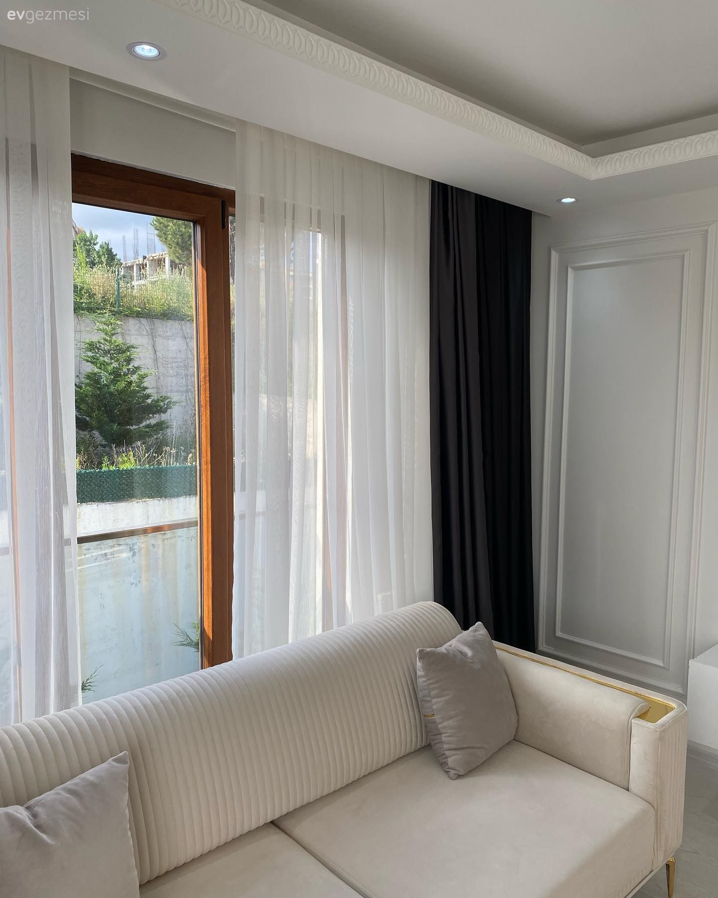 Fon perde, Perde, Tül perde, Beyaz, Siyah, Koltuk takımı, Kırlent, Ev tekstili, Spot aydınlatma, Aydınlatma