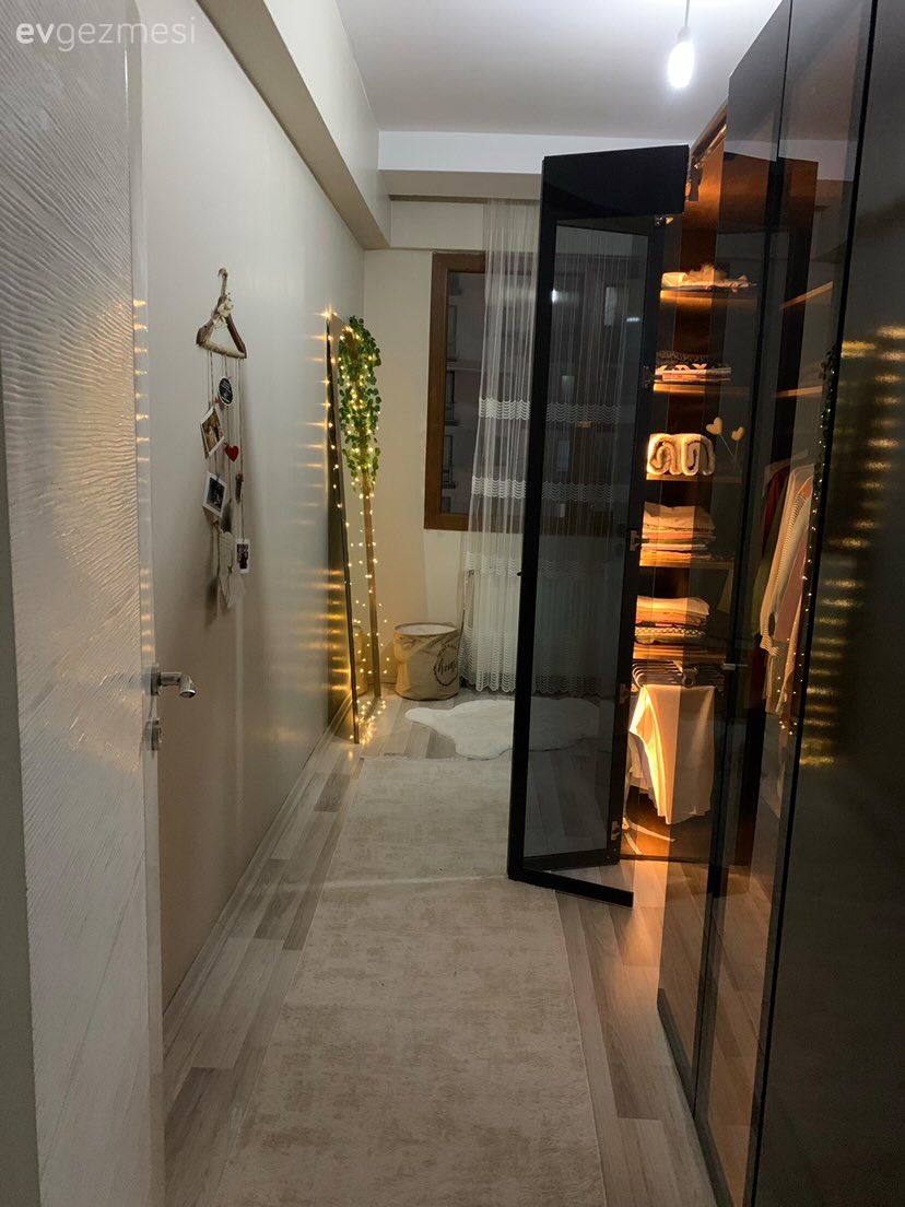 Giyinme odası, Siyah, Boy aynası, Ayna