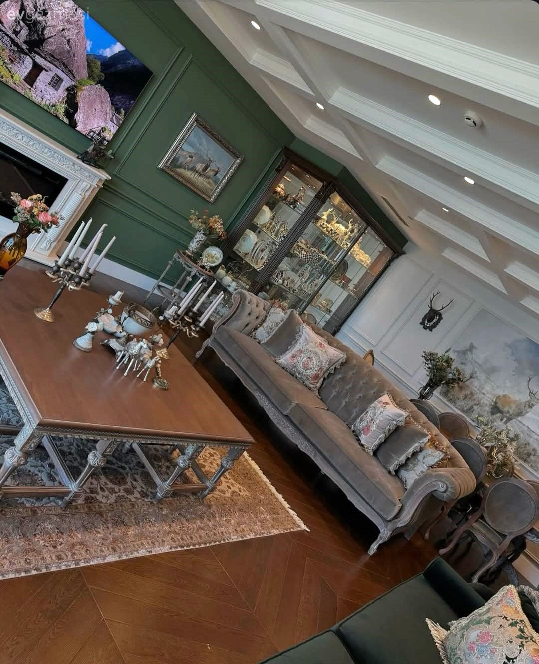 Bu Açık Konsept Ev Modern ve Geleneksel Uyumunun Zevkli Bir Örneği