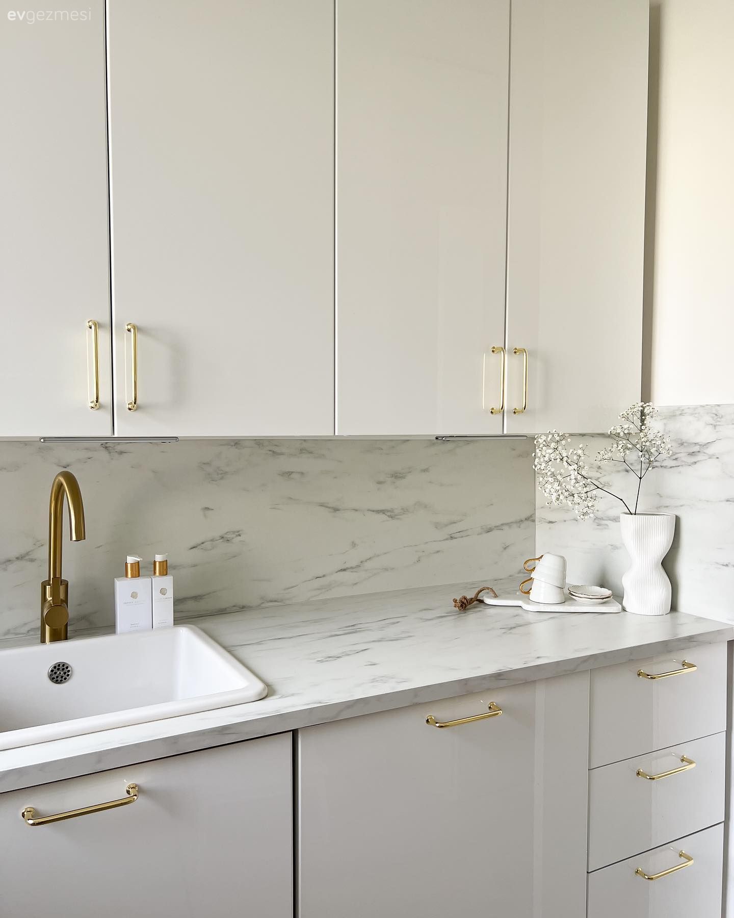 Mutfak, Beyaz, Mutfak tezgahı, Mutfak tezgah arası, Eviye 