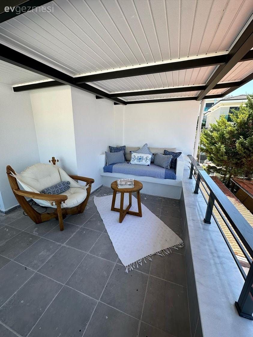 Gazbetondan Yapılan Sedir Bu Balkonu Daha Keyifli Hale Getirmiş!