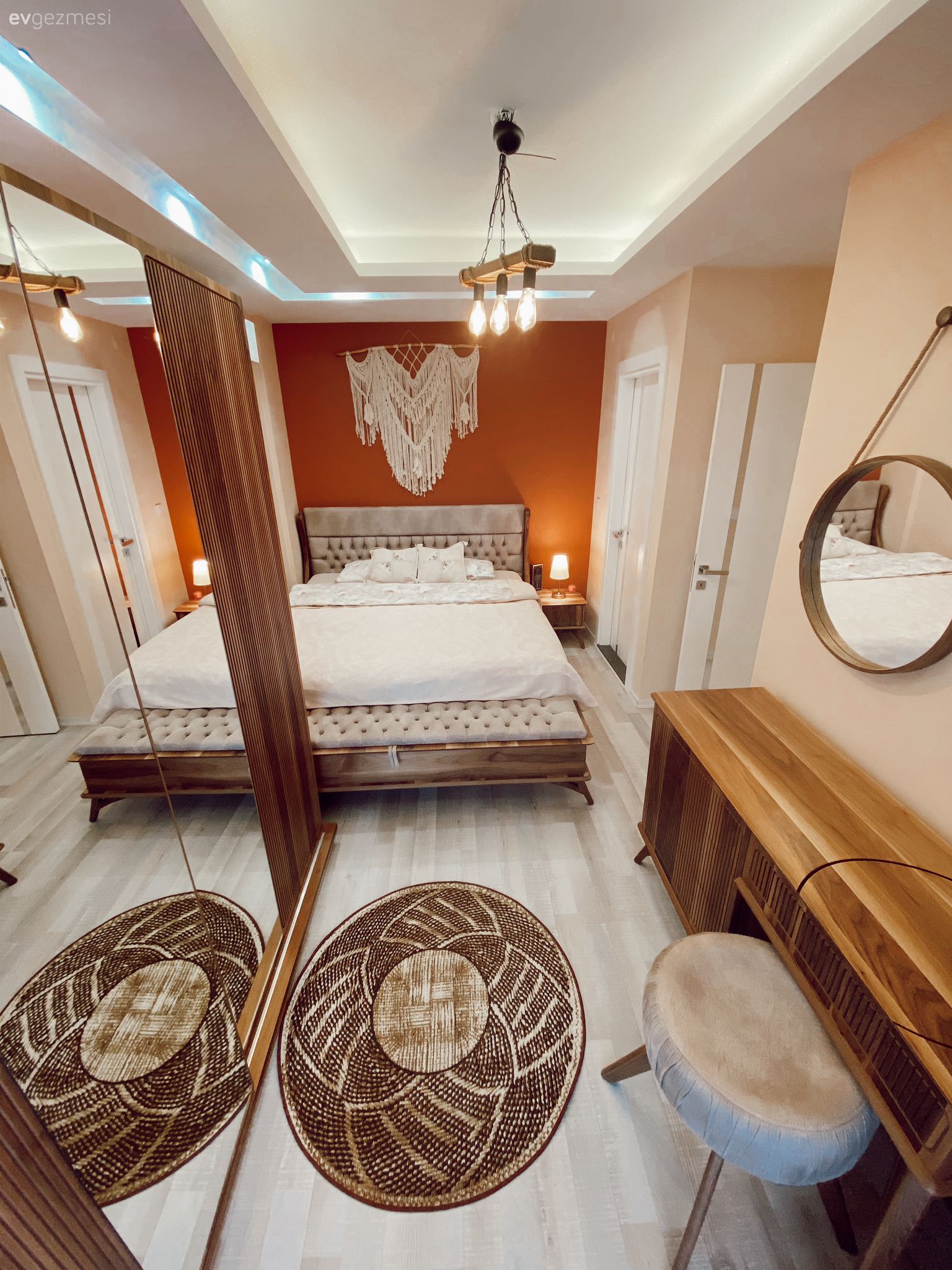 Bu İzmir Evinde Konfor ve Uyum Her Odada Hakim!