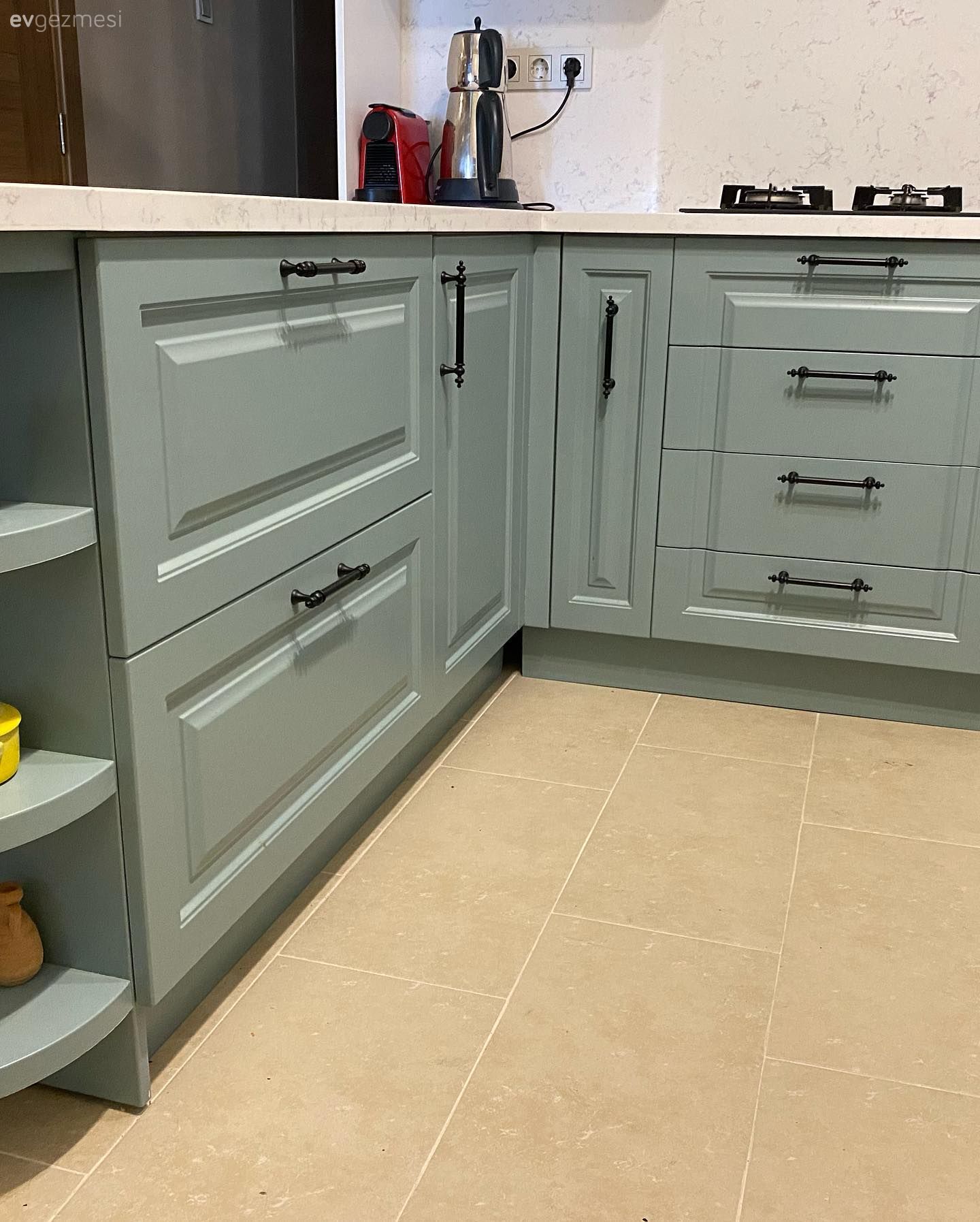 Beyaz, Turkuaz, Shaker kapaklı dolaplar, Mutfak, Mutfak tezgahı, Mutfak tezgah arası, Mutfak aksesuarları