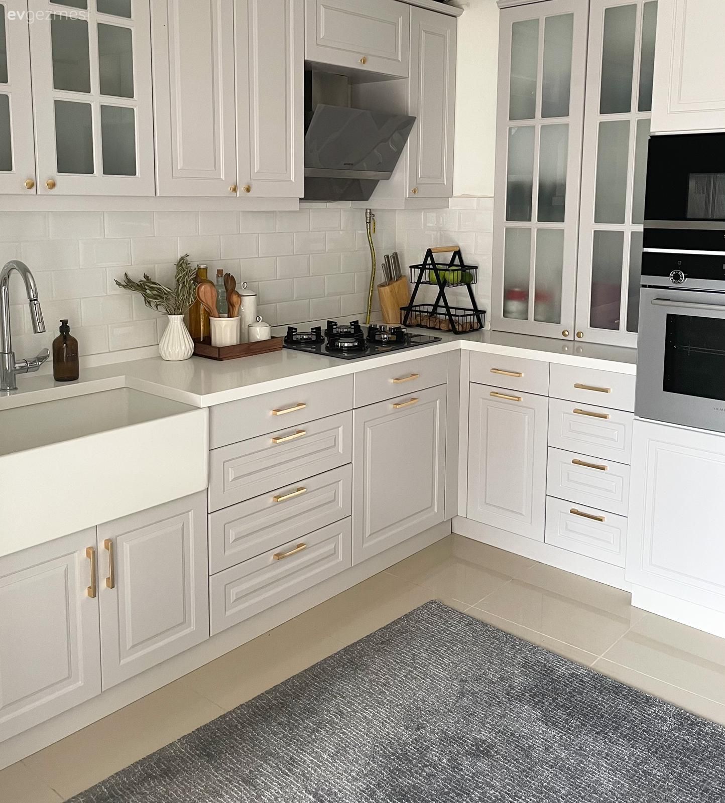 Sade Görünen Bu İzmir Evinde Sürpriz Çıkışlar Var