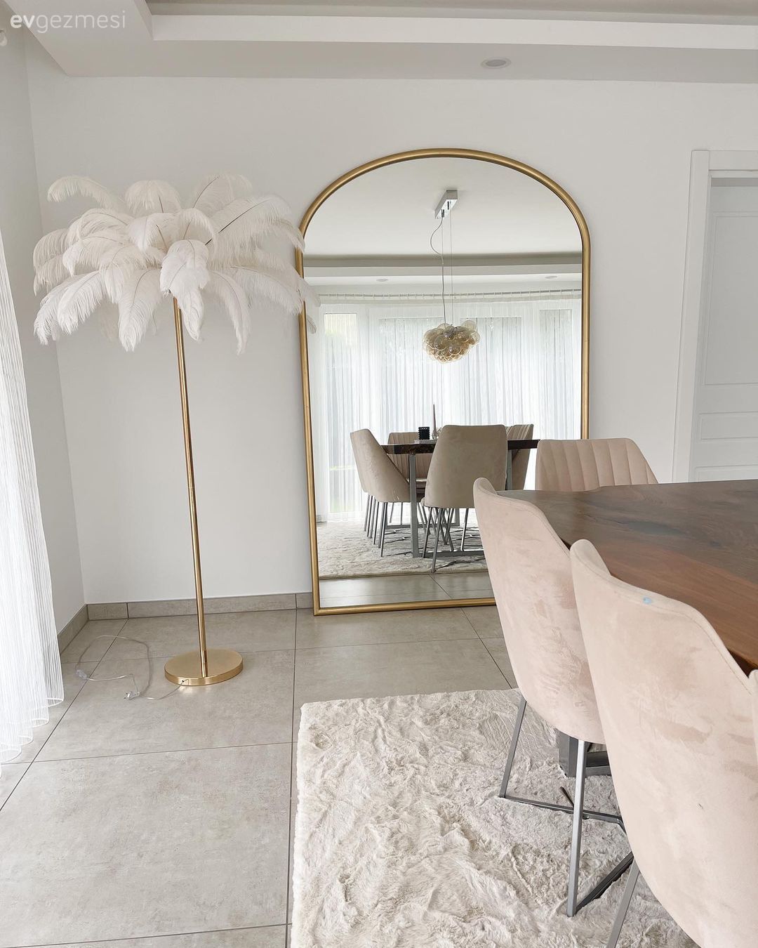 Yemek Odası, Modern, Art deko, Sandalye, Yemek masası, Ahşap masa, Halı, Boy aynası, Ayna, Avize, Aydınlatma, Yemek odası avizesi, Pudra pembe