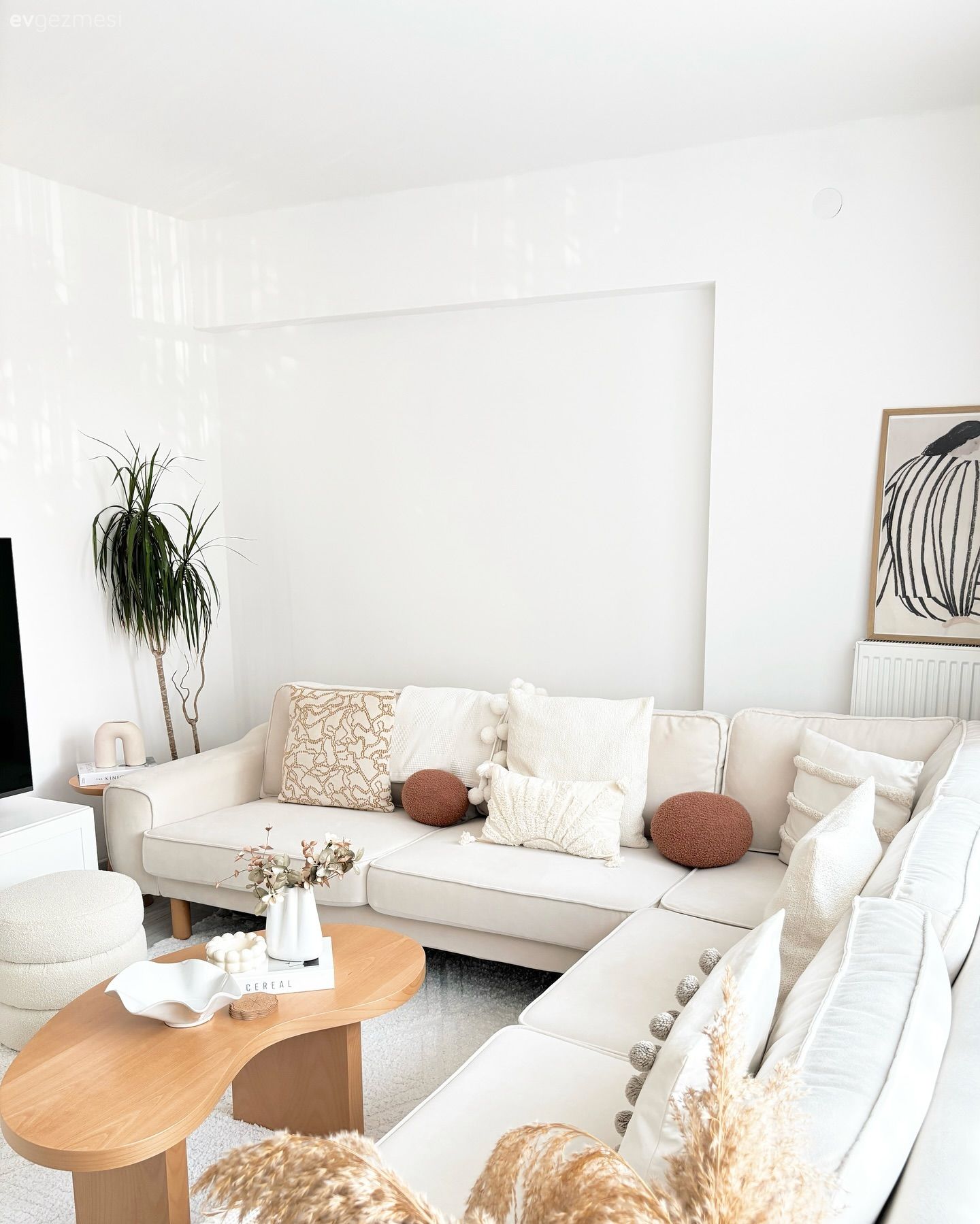 Beyazın Ferahlığını Kahverengi Tonları ile Buluşturan Bir Ev!