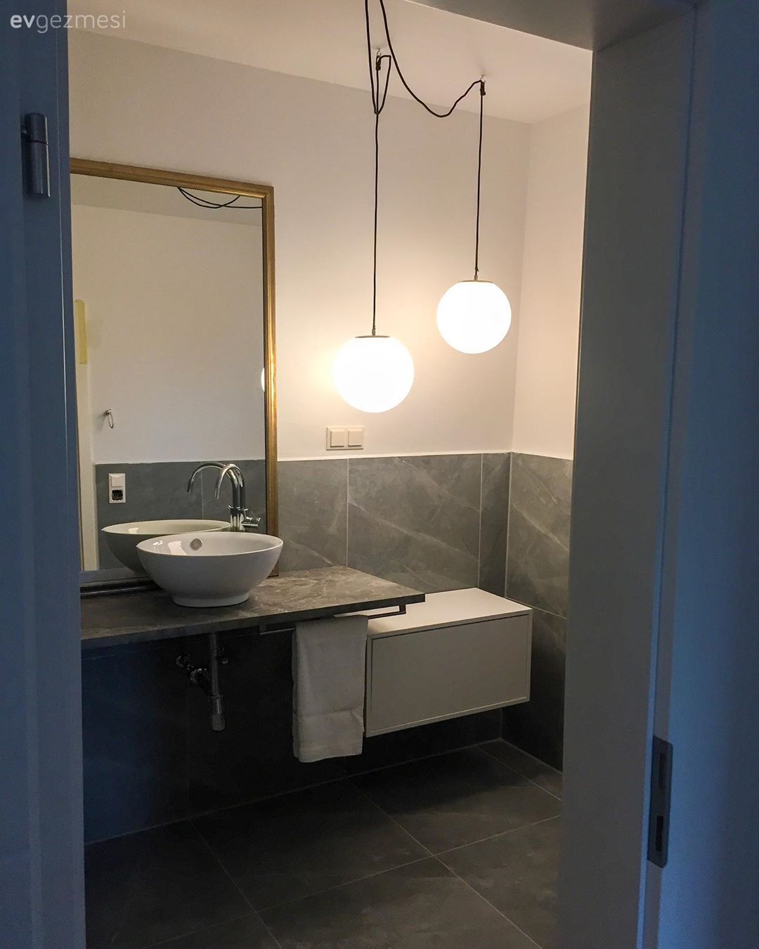 Bu Modern Evde İhtiyacı Karşılayan Eşyalar Baş Rolde!