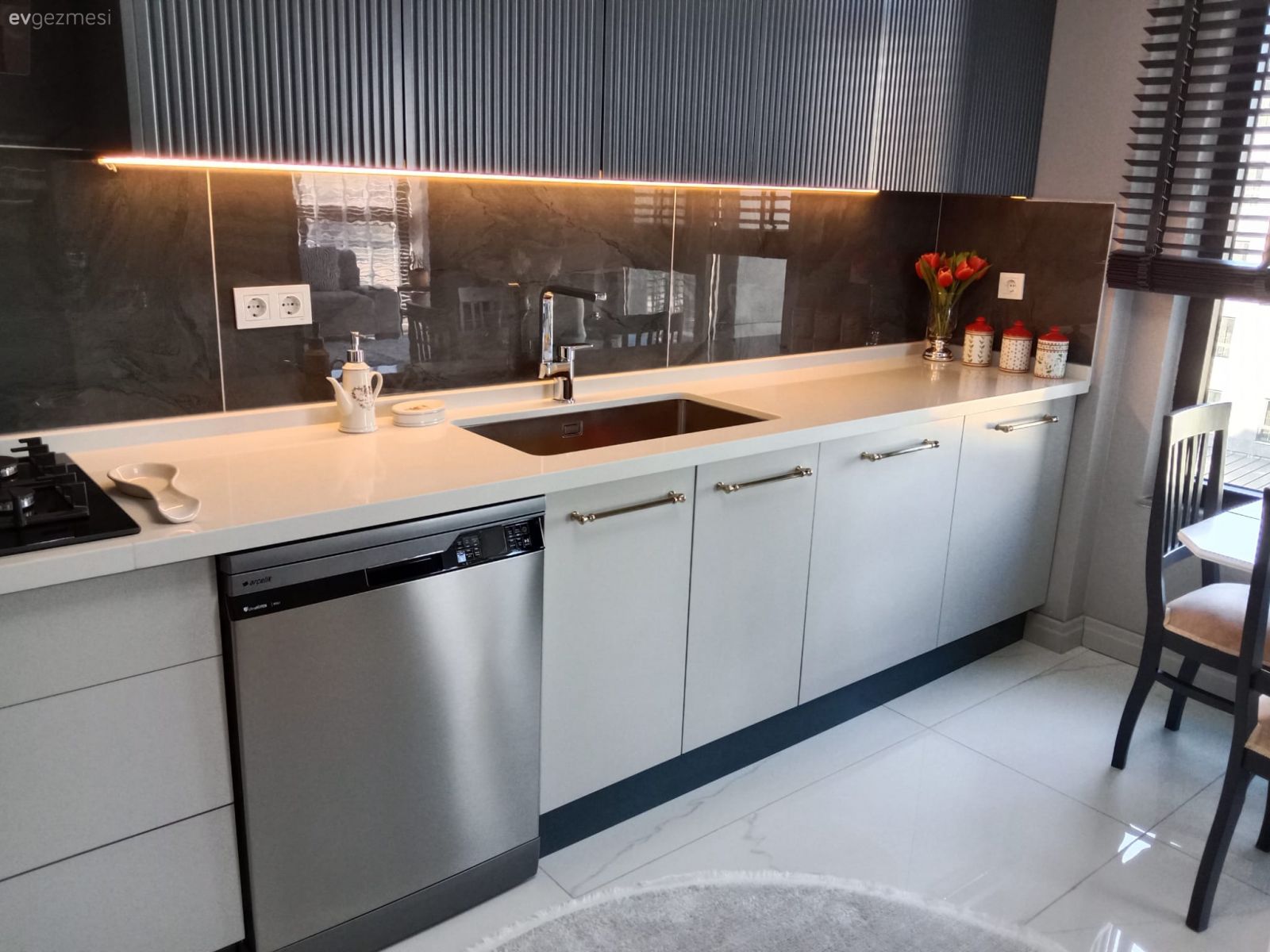 Bu Çanakkale Evinde Modern Stilin Arasına Art Deko Serpiştirilmiş!