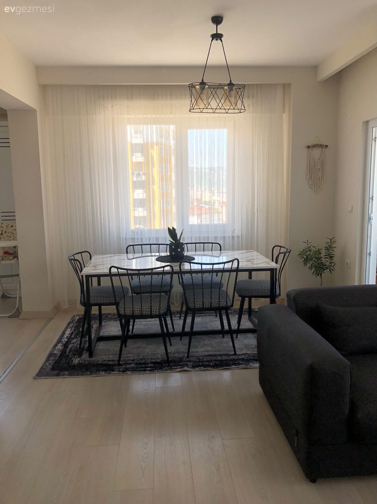 Salon, Modern, Siyah, Beyaz, Sandalye, Yemek masası, Avize, Aydınlatma, Salon avizesi, Halı, Köşe koltuk, Koltuk takımı, Antrasit  