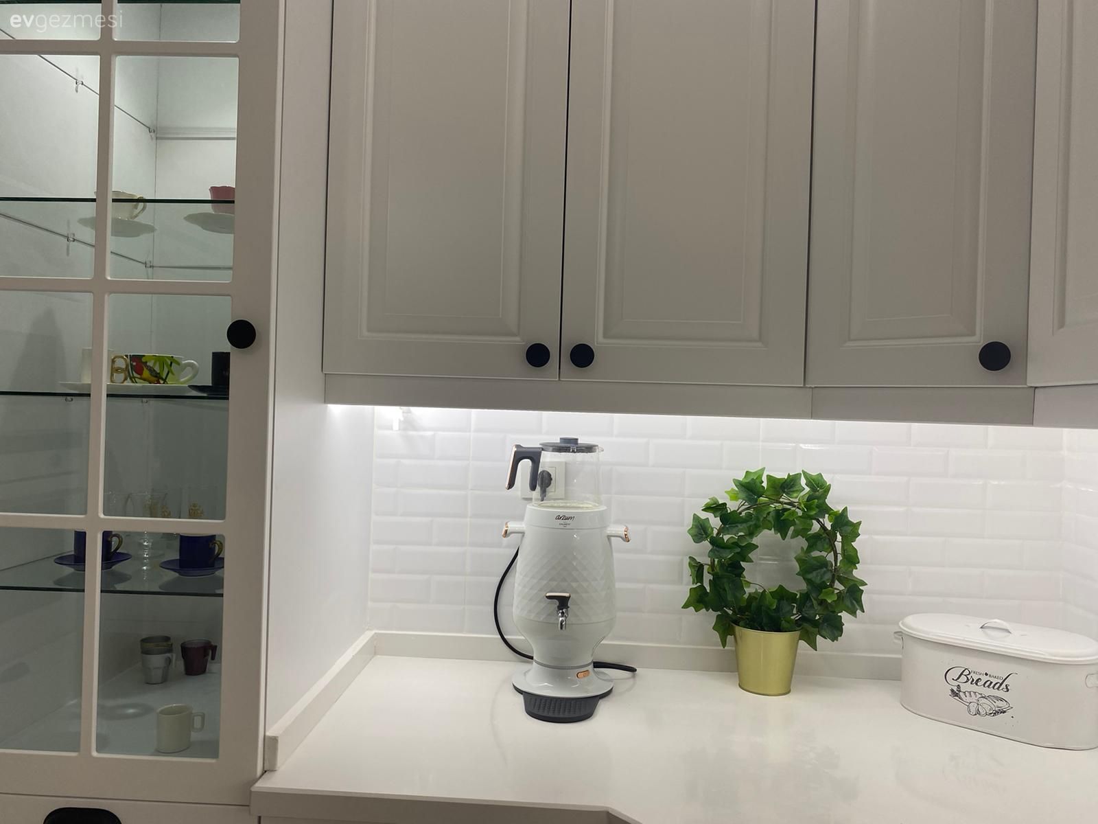 Shaker kapaklı dolaplar, Mutfak, Beyaz, Mutfak tezgahı, Mutfak tezgah arası, Metro seramik, Seramik