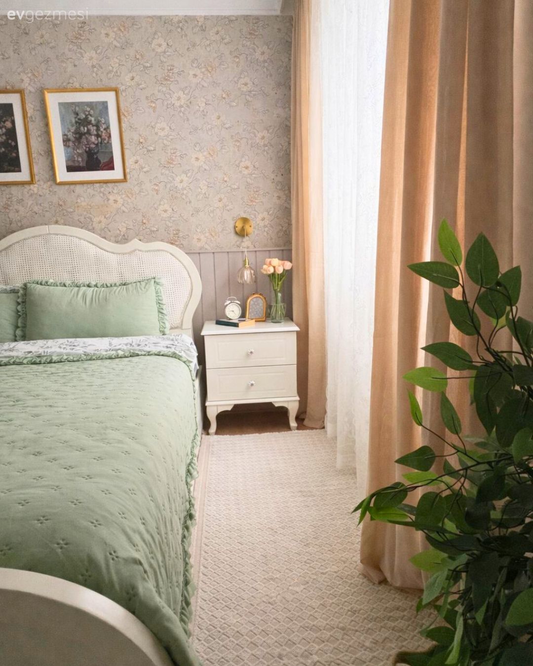 Yatak Odası, Country, Beyaz, Yeşil, Mint yeşil, Pudra pembe, Ev bitkisi, Komodin, Dekoratif Objeler, Yatak başlığı