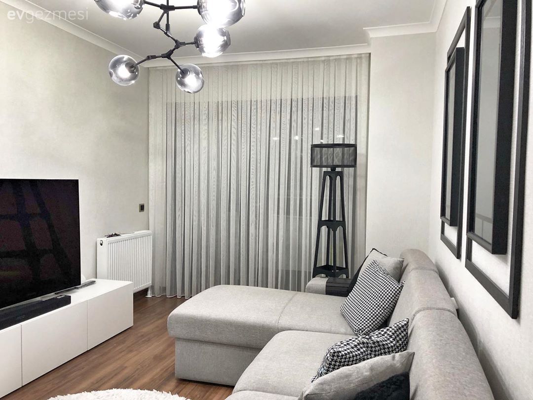 Oturma Odası, Modern, Gri, Beyaz, Siyah, Köşe koltuk, Koltuk takımı, Lambader, Aydınlatma, Tül perde, Perde, Uzanma koltuklu köşe, Avize, Duvar panosu, Duvar dekorasyonu, Tv ünitesi