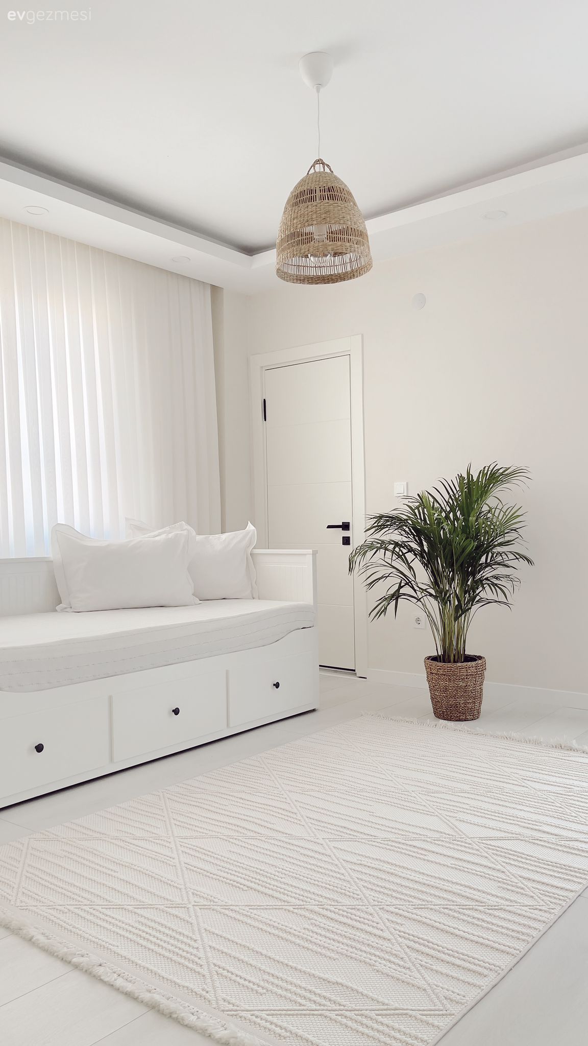 Bu İstanbul Evi İçin Beyaz Sadece Bir Renk Değil Evin Ta Kendisi!