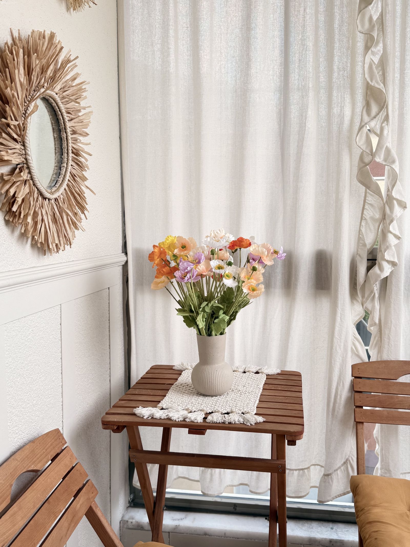 Bu İki Katlı Evde Modern ve Country Esintiler Karışmış