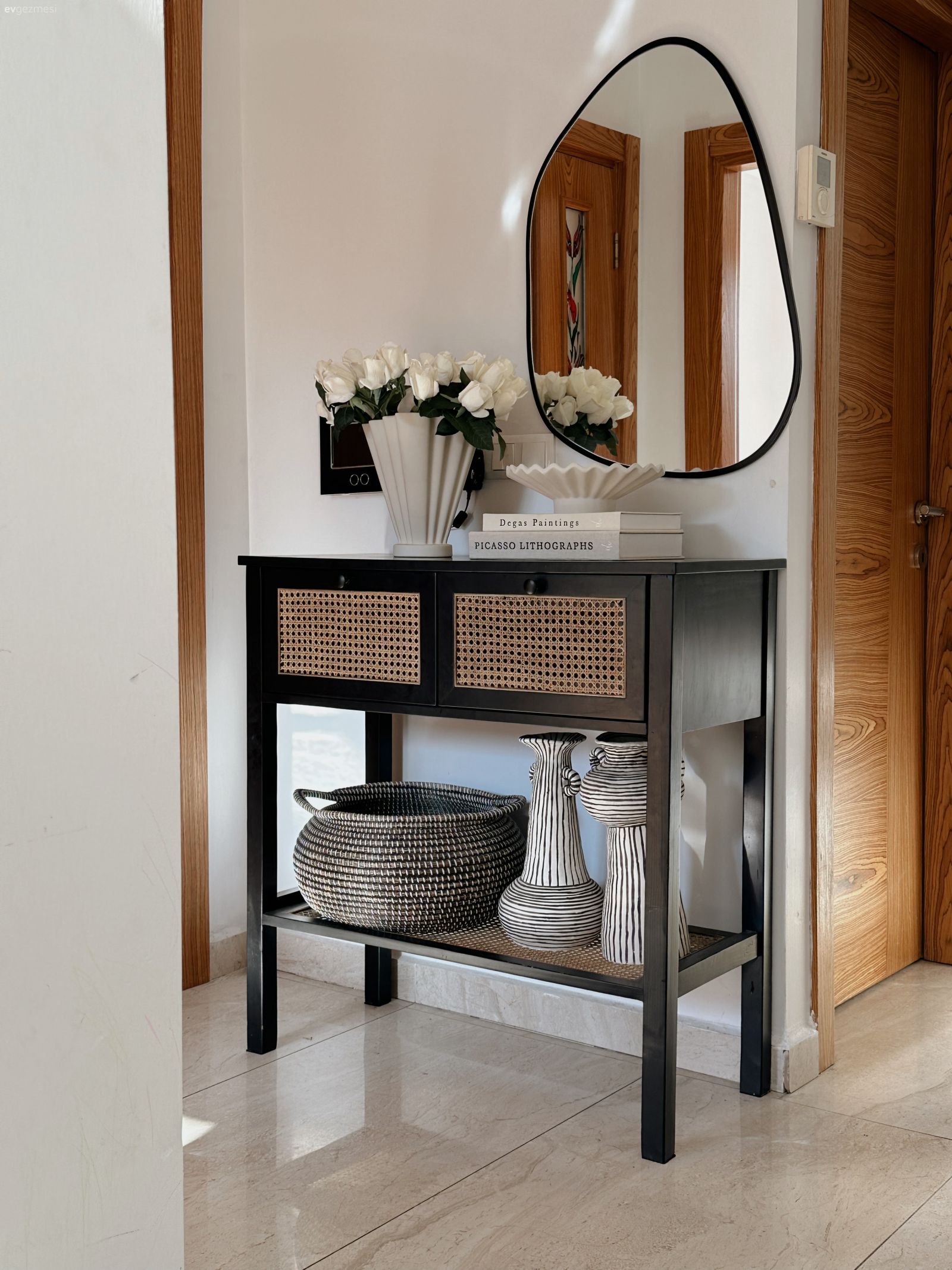 Dresuar, Beyaz, Siyah, Abajur, Aydınlatma, Antre, Ayna