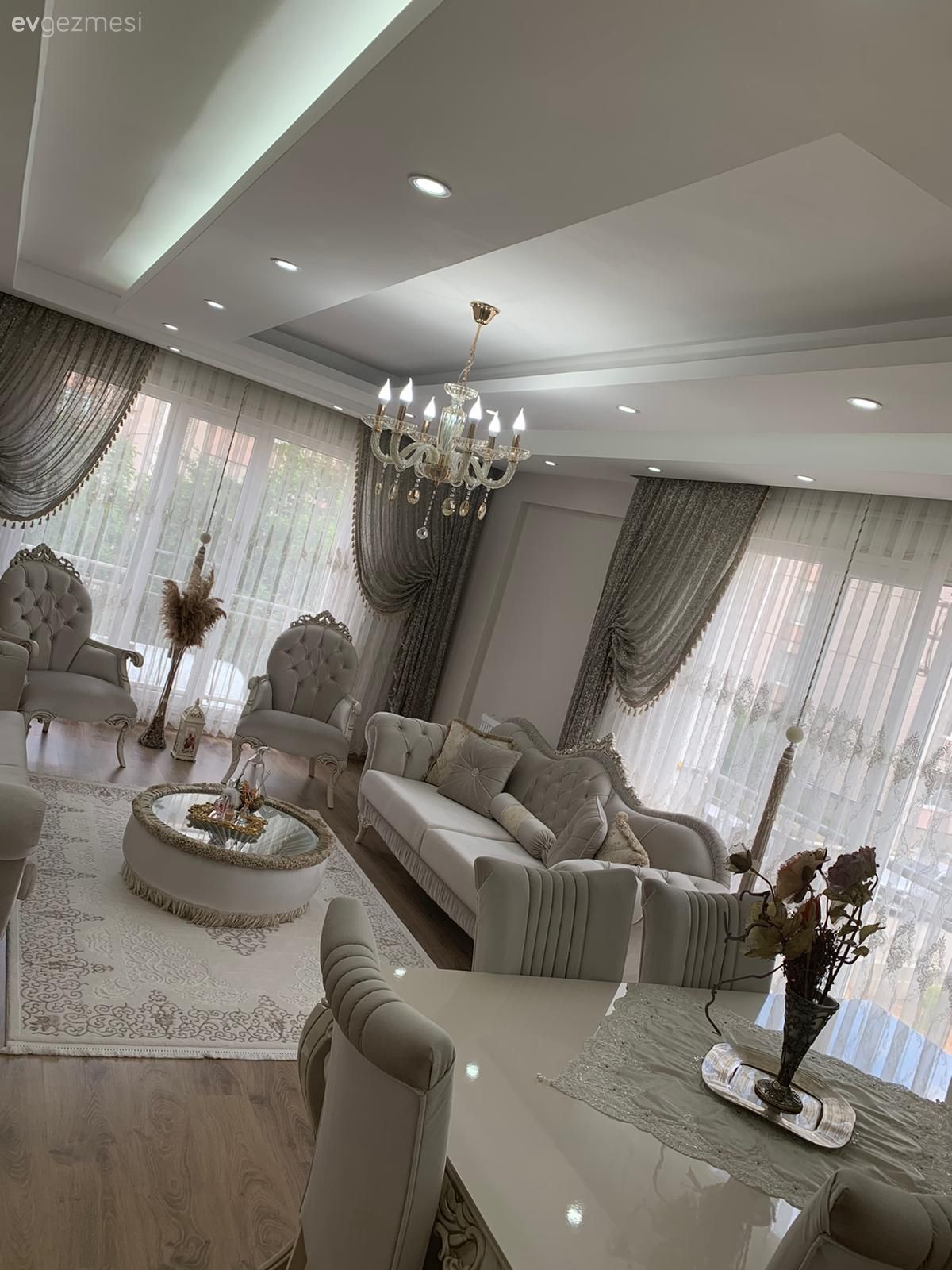 Bu Evde Her Odanın Tarzı Ayrı Ama Işıltısı Aynı!