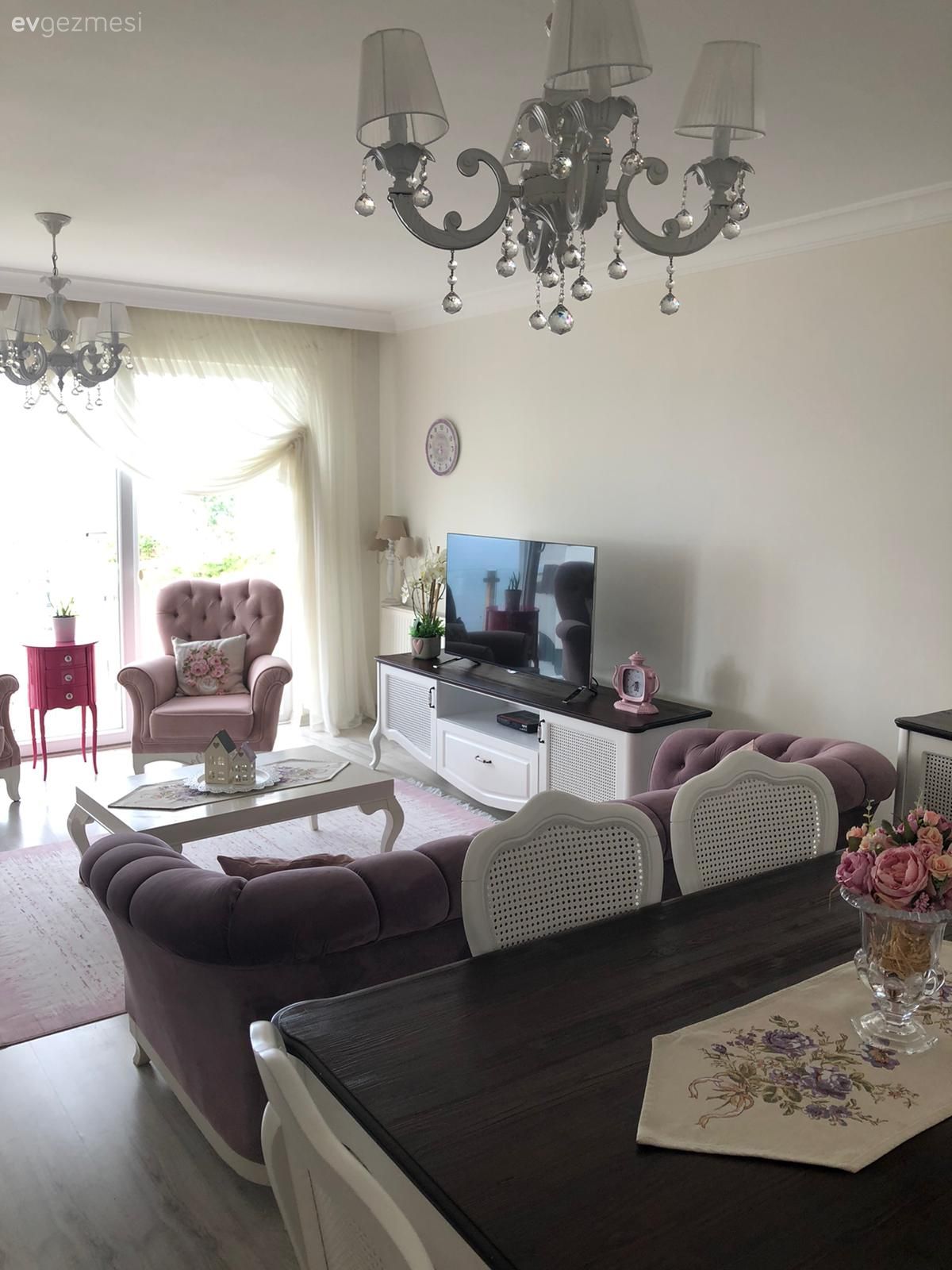 Samimi ve Zarif Country Stile Tutkun Bir Dekor Ev Gezmesi