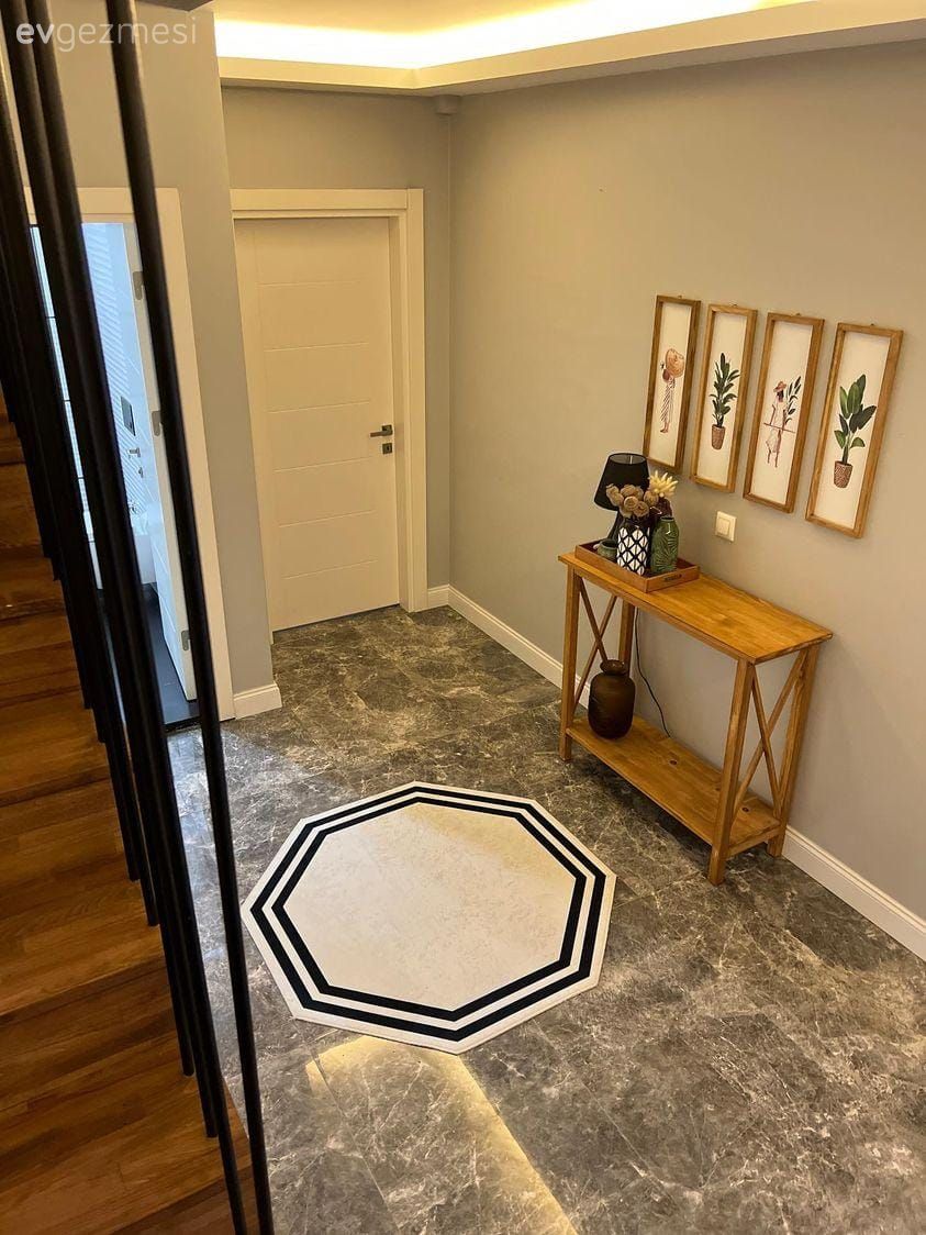 Gri duvar, Çerçeve, Gri, Zemin seramikleri, Antre halısı, Dresuar, Ahşap Mobilya