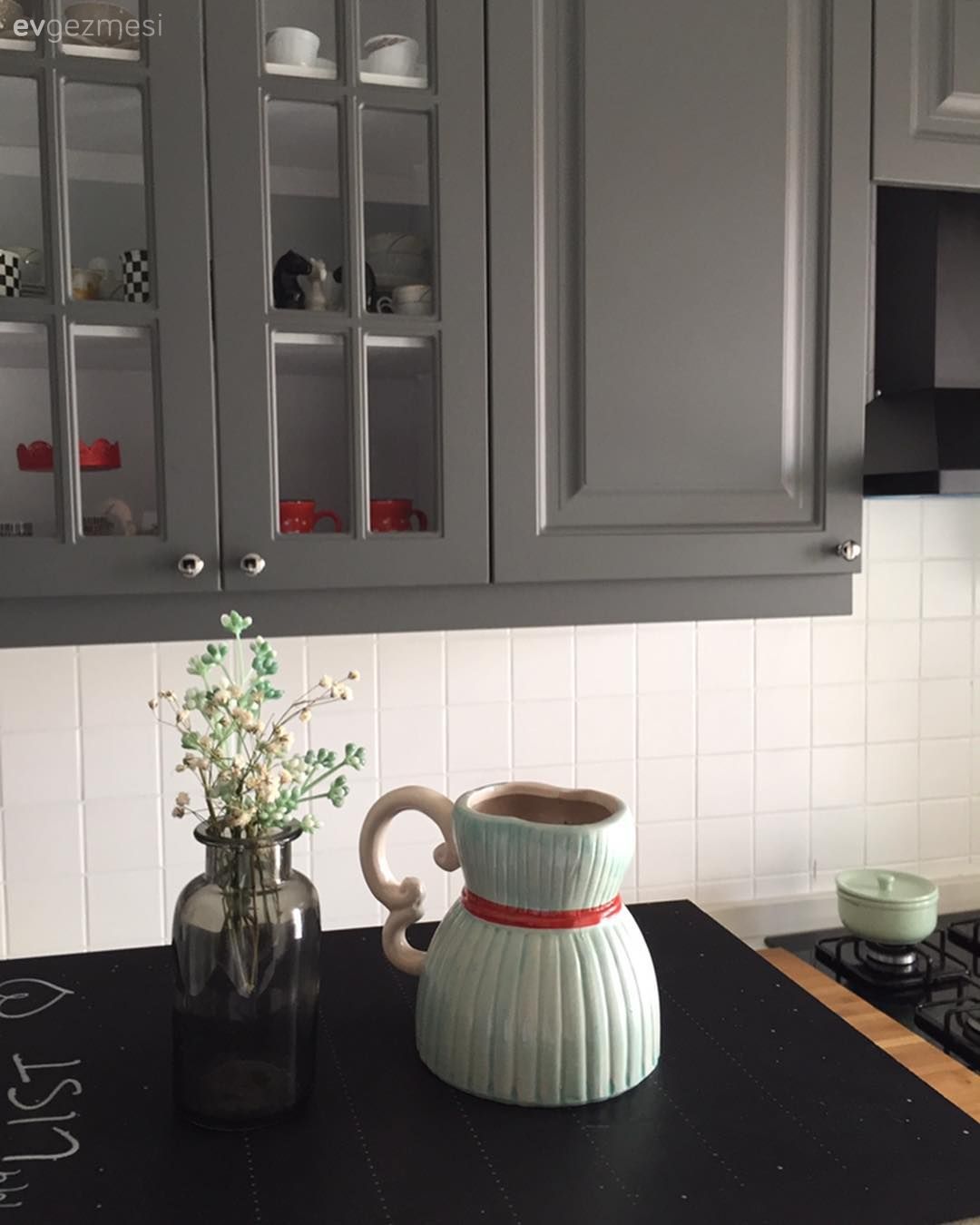 Mutfak, Gri mutfak, Mutfak aksesuarları, Shaker kapaklı dolaplar, Vazo, Ev Aksesuar, Mutfak tezgah arası, Tezgah arası seramik