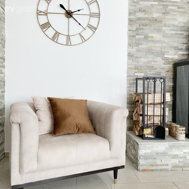 Salon, Beyaz, Berjer, Bej, Siyah, Tv ünitesi, Tv ünitesi aksesuarları, Ev Aksesuar, Dekoratif Objeler, Duvar saati, Duvar dekorasyonu, Kırlent, Ev tekstili