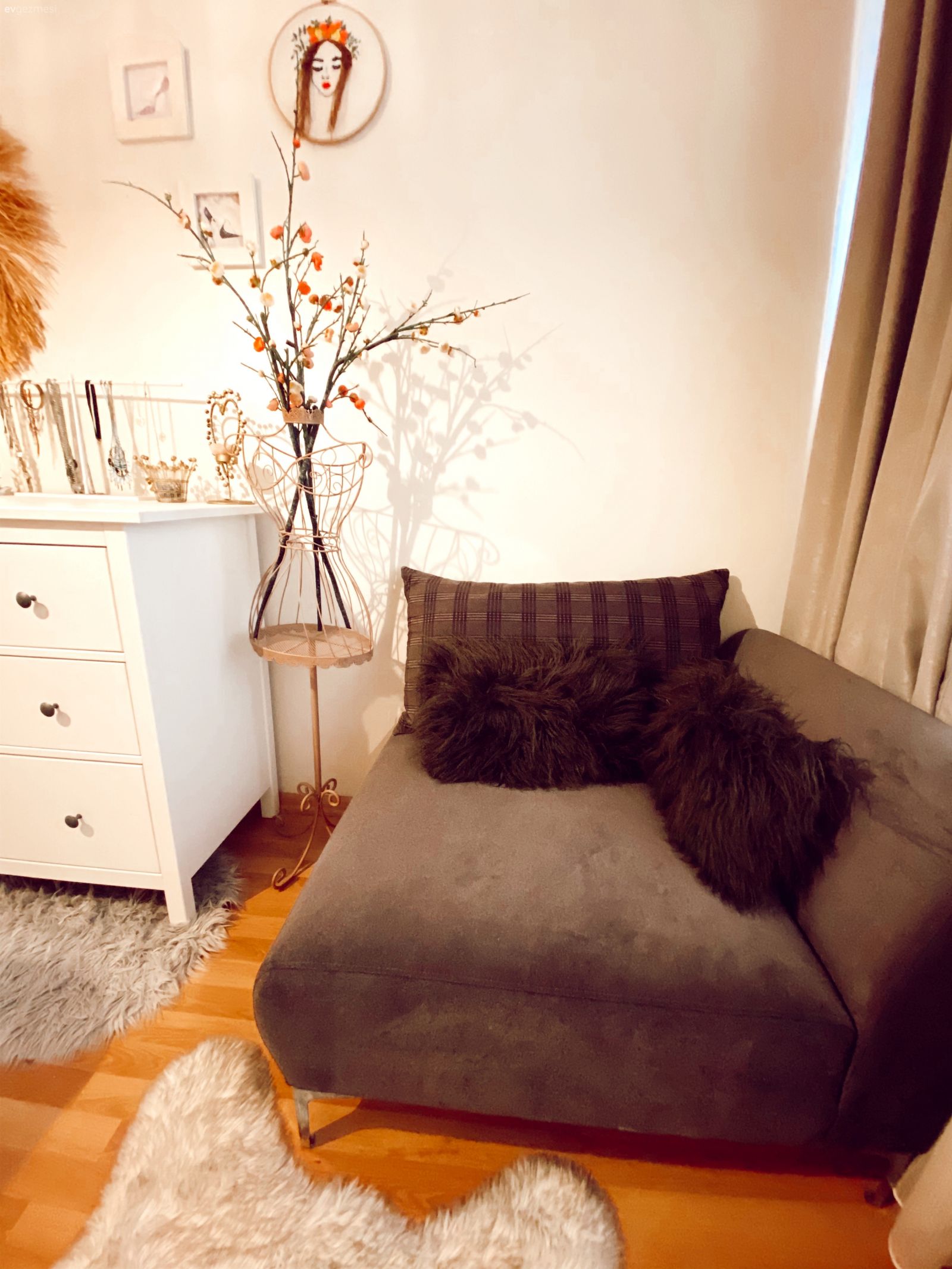 Bu İstanbul Evinde Sıcaklık Kaynağı Birçok Obje Var!