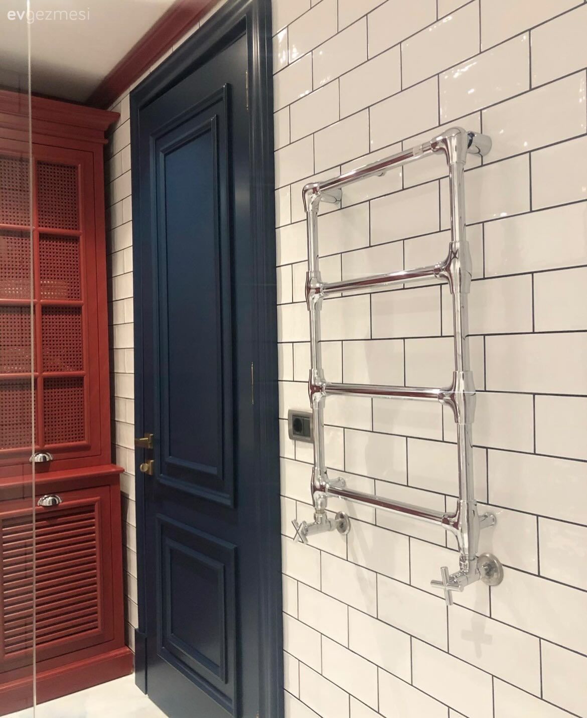 Banyo, Kapı , İndigo Mavisi, Bordo, Banyo dolabı, Banyo seramikleri, Beyaz