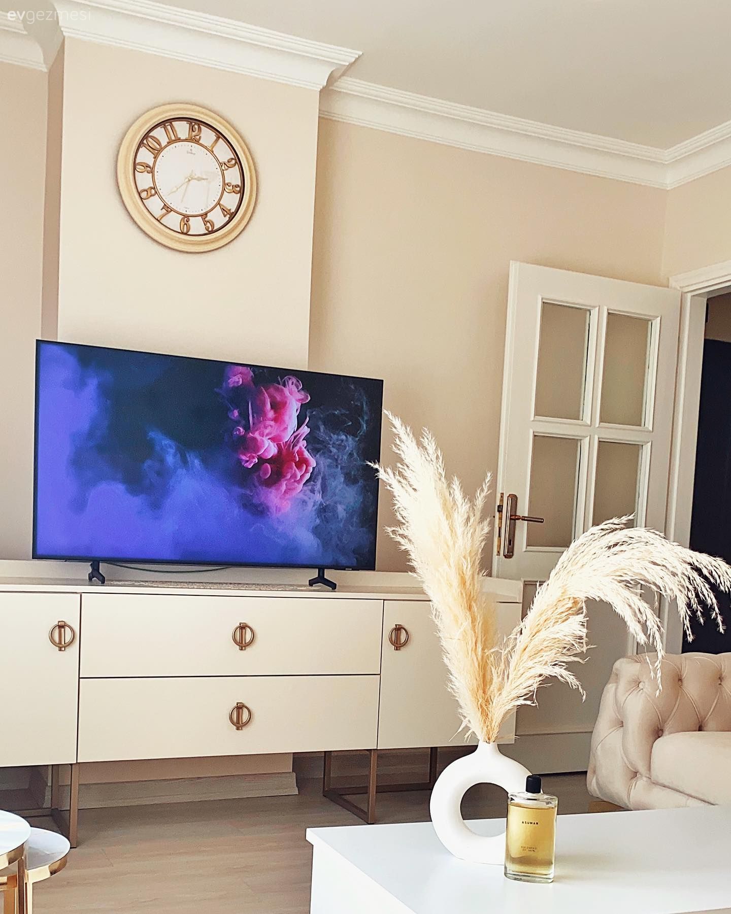 Tv ünitesi, Krem, Tv ünitesi aksesuarları, Ev Aksesuar, Dekoratif Objeler