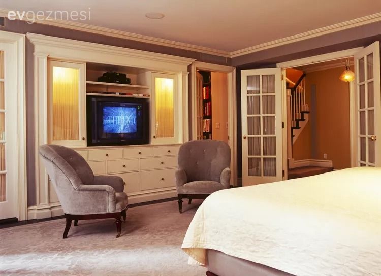 Yatak Odasında TV Nereye Yerleştirilmeli: 4 Fikir ve İpucu