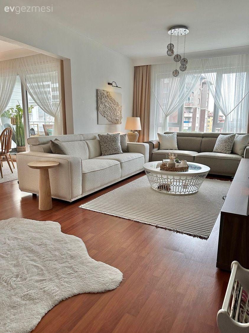 Salon, İskandinav, Modern, Beyaz, Gri, Bej, Koltuk takımı, Orta sehpa, Sehpa, Halı, Salon halısı, Fon perde, Perde, Tül perde, Yuvarlak sehpa, Yan sehpa, Peluş, Tv ünitesi, Tv ünitesi aksesuarları, Ev Aksesuar, Abajur, Aydınlatma, Kırlent, Ev tekstili, Avize, Lambader, Ev bitkisi, Dekoratif Objeler