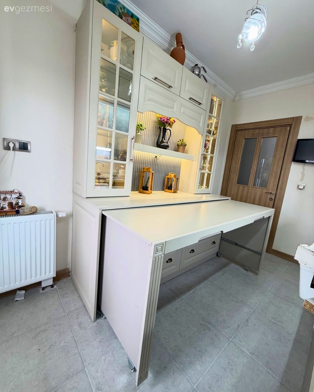 Mutfak, Kahve köşesi, Beyaz, Krem, Bej, Mutfak aksesuarları, Cam kapaklı dolap, Shaker kapaklı dolaplar, Özel yapım dolaplar, Dolap