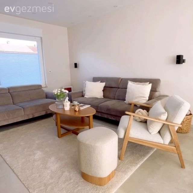 Bu Evde Nötr ve Açık Tonlar Ahşap Sıcaklığıyla Sunulmuş!