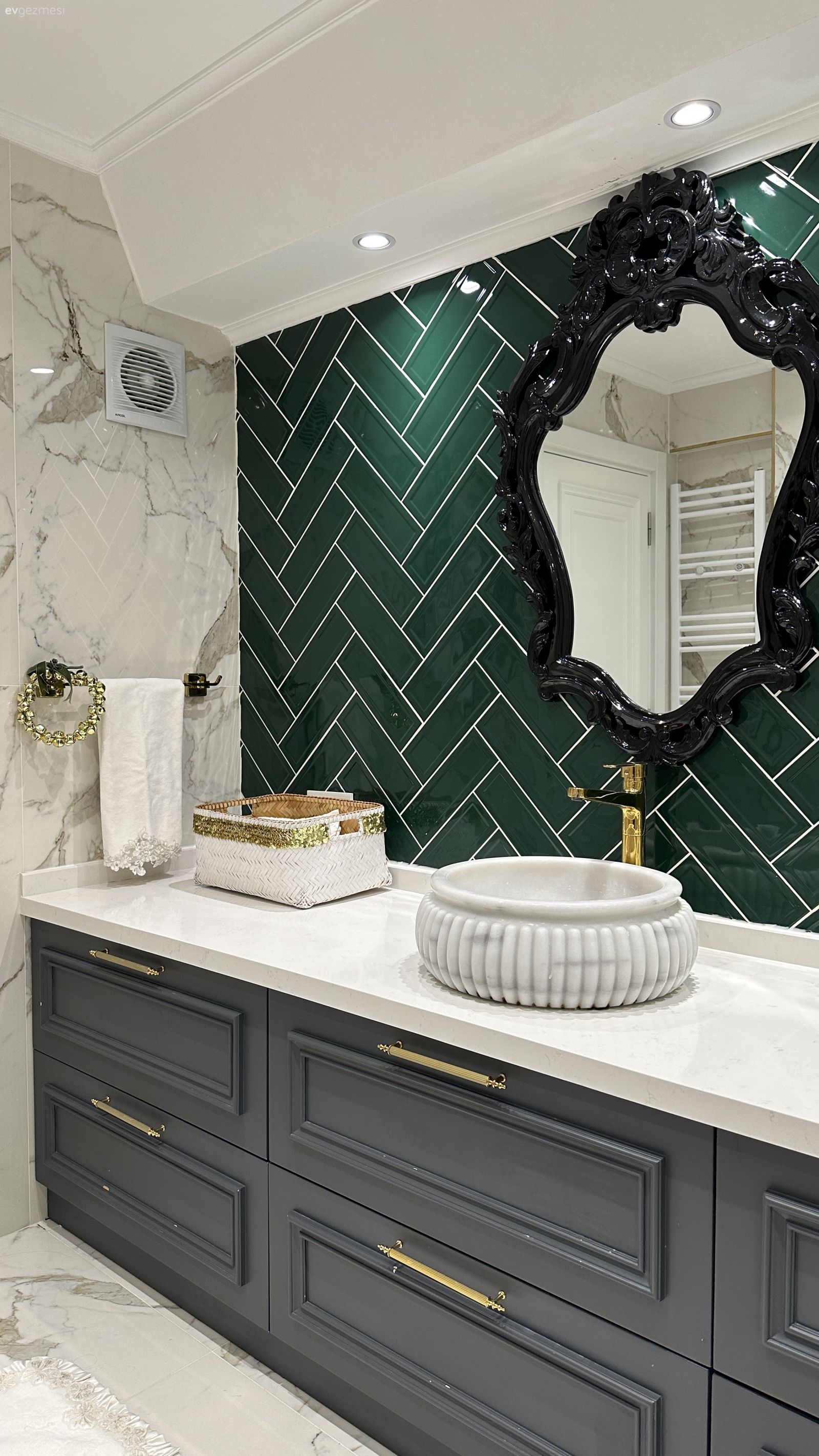 Banyo, Modern, Modern banyo, Antrasit  , Yeşil, Zümrüt yeşili, Siyah, Beyaz, Altın, Banyo dolabı, Banyo seramikleri, Banyo aksesuarları, Banyo aynası, Banyo lavabosu