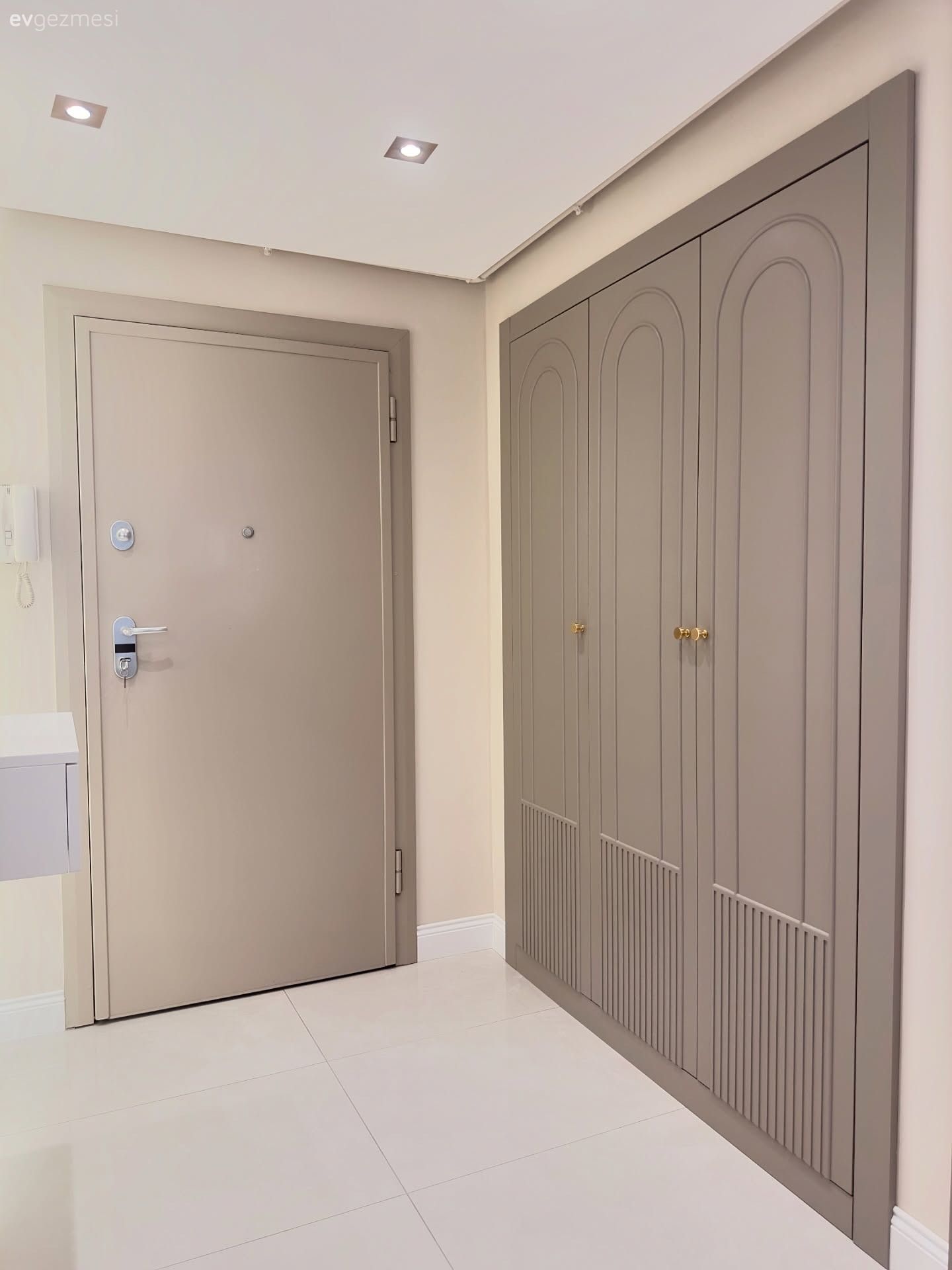 Son Zamanların Gözde Dolap Tasarımlarının Çoğu Bu Evde Kullanılmış