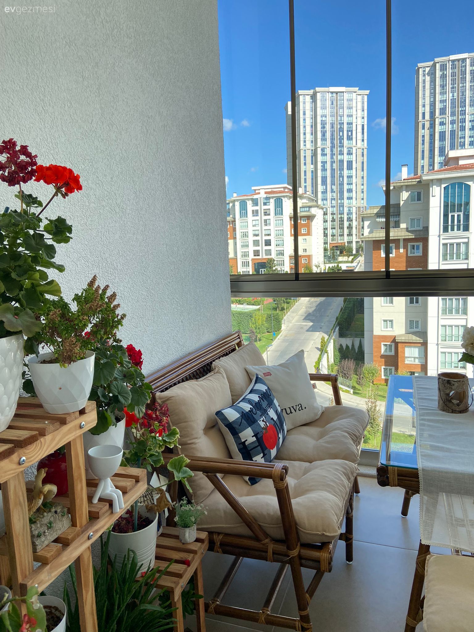 Balkonunuza En Çok Yakışan Çiçekler ve Bakım Rehberi!