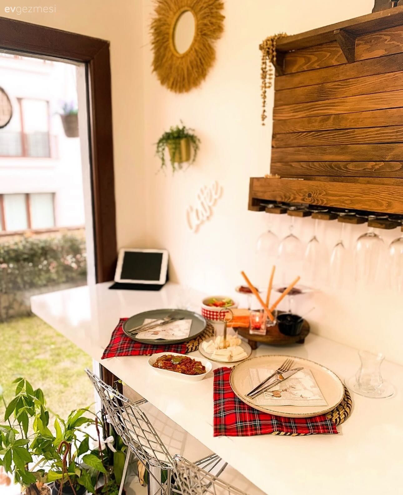 Kahve köşesi, Beyaz