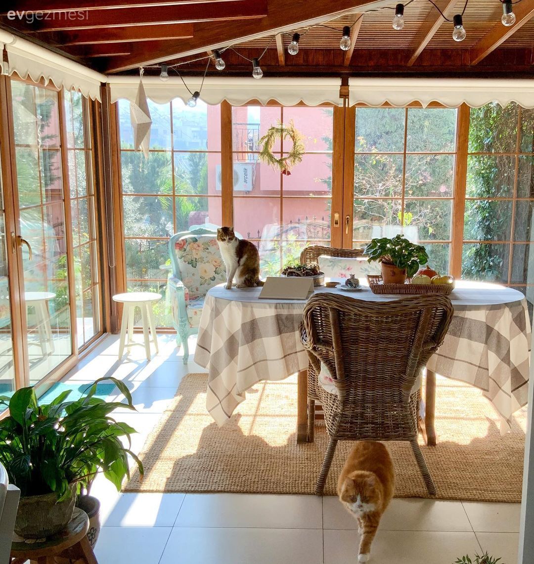 Bu İzmir Evinin Vazgeçilmezleri Renkler ve Desenler!