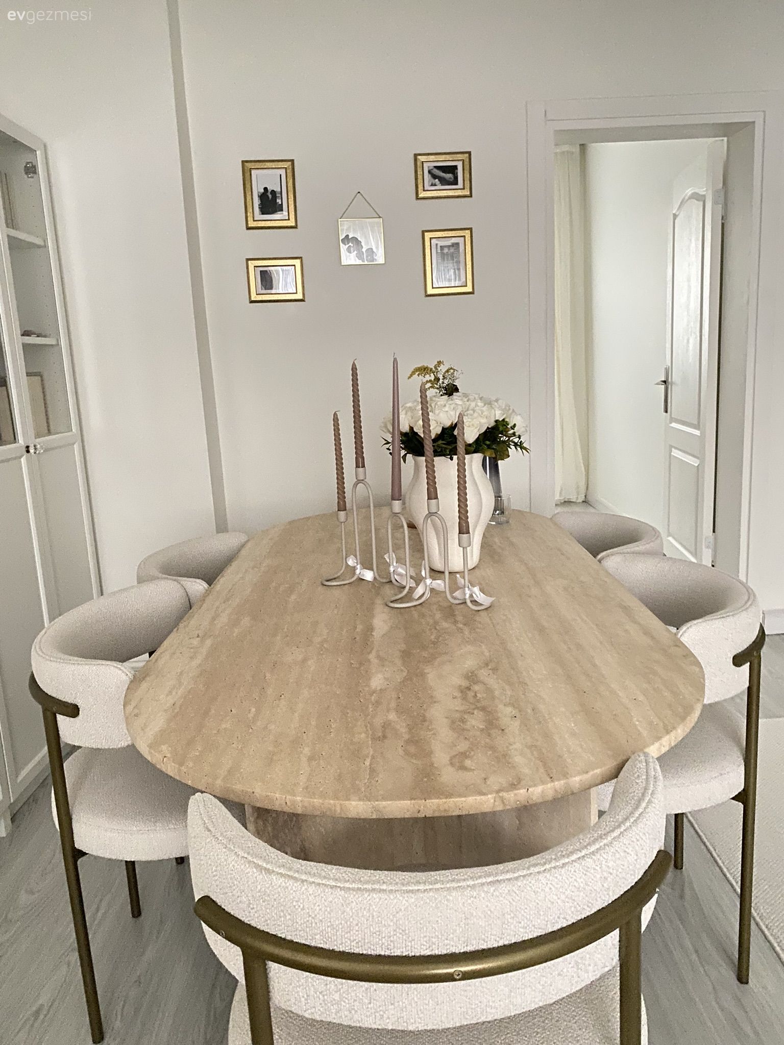 Bu İstanbul Evinde Şıklığın Yolu Beyazdan Geçiyor