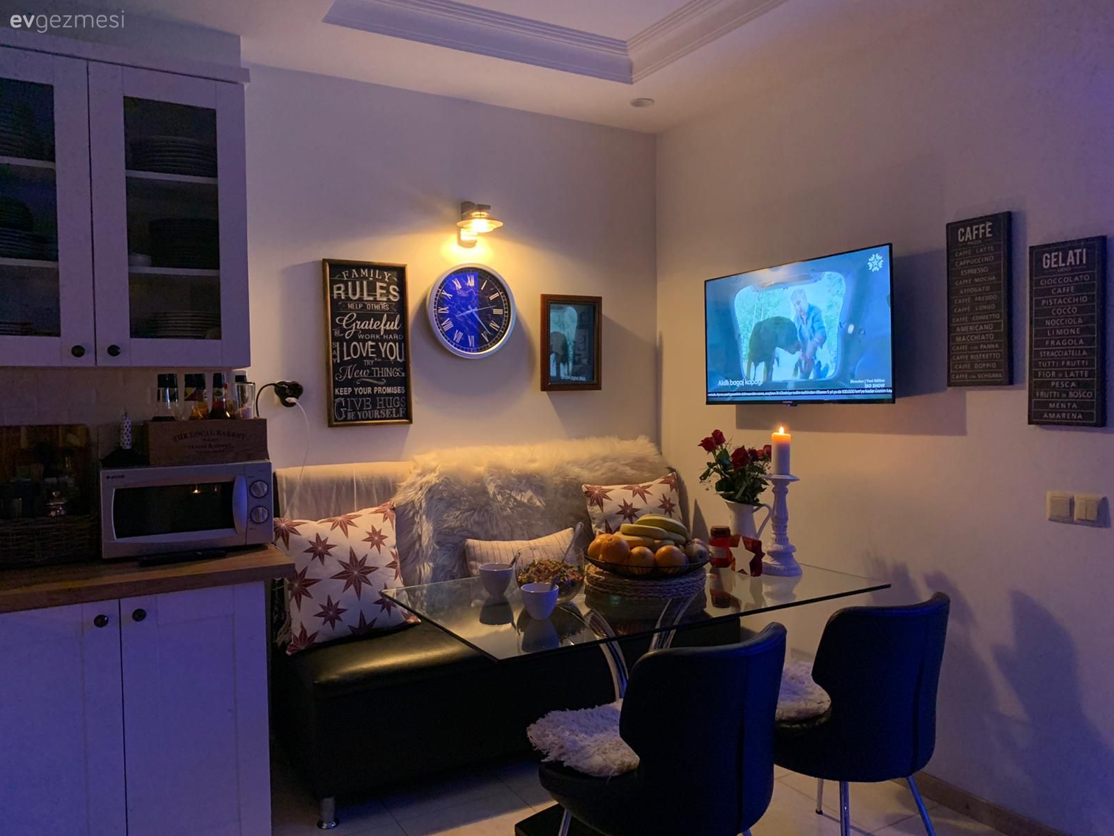 Mutfak köşesi, Mutfak, Mutfak masası, Sandalye, Beyaz, Siyah, Mutfak duvar dekorasyonu