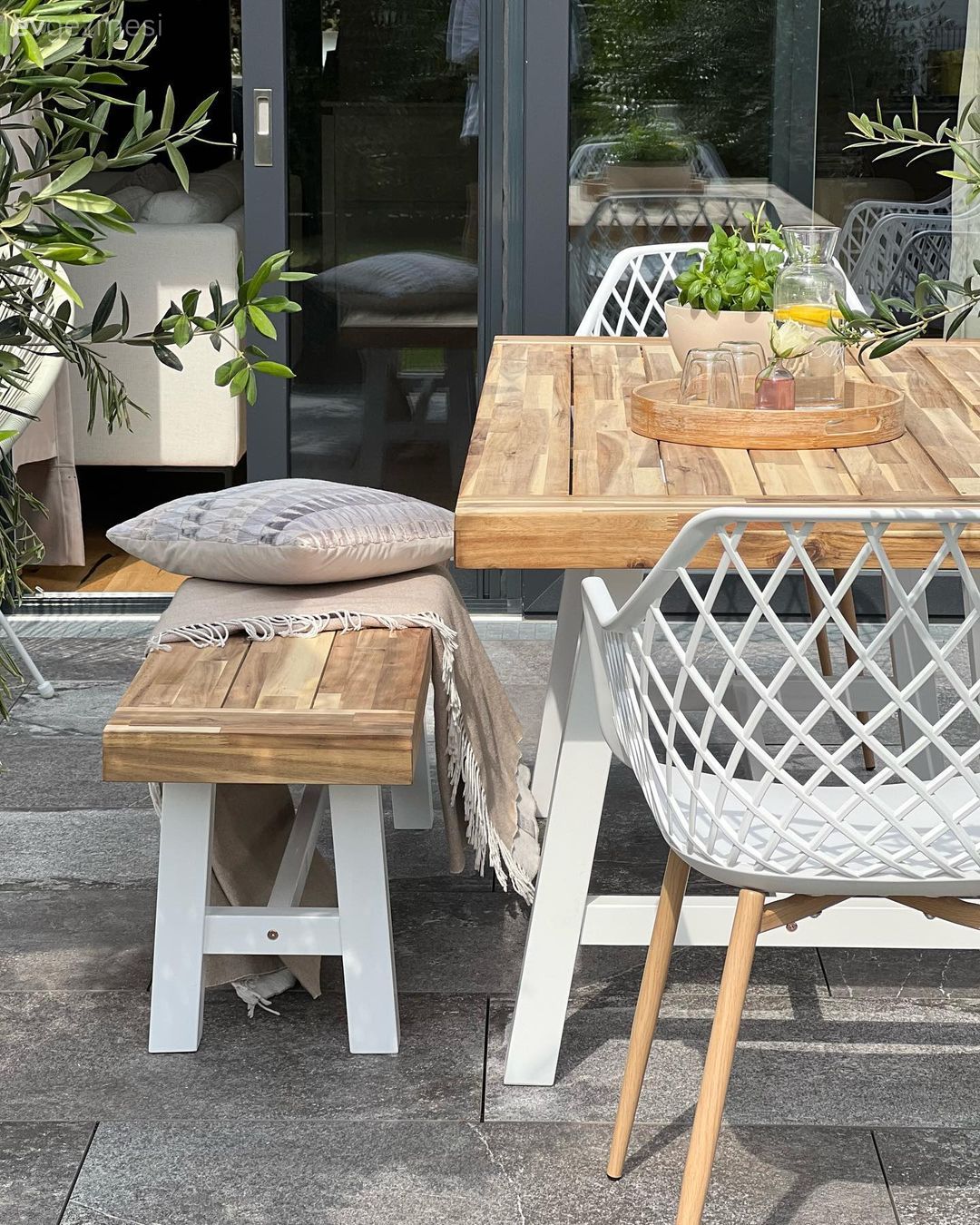 Bu Müstakil Evde Beyaz ve Ahşap Arasından Su Sızmıyor