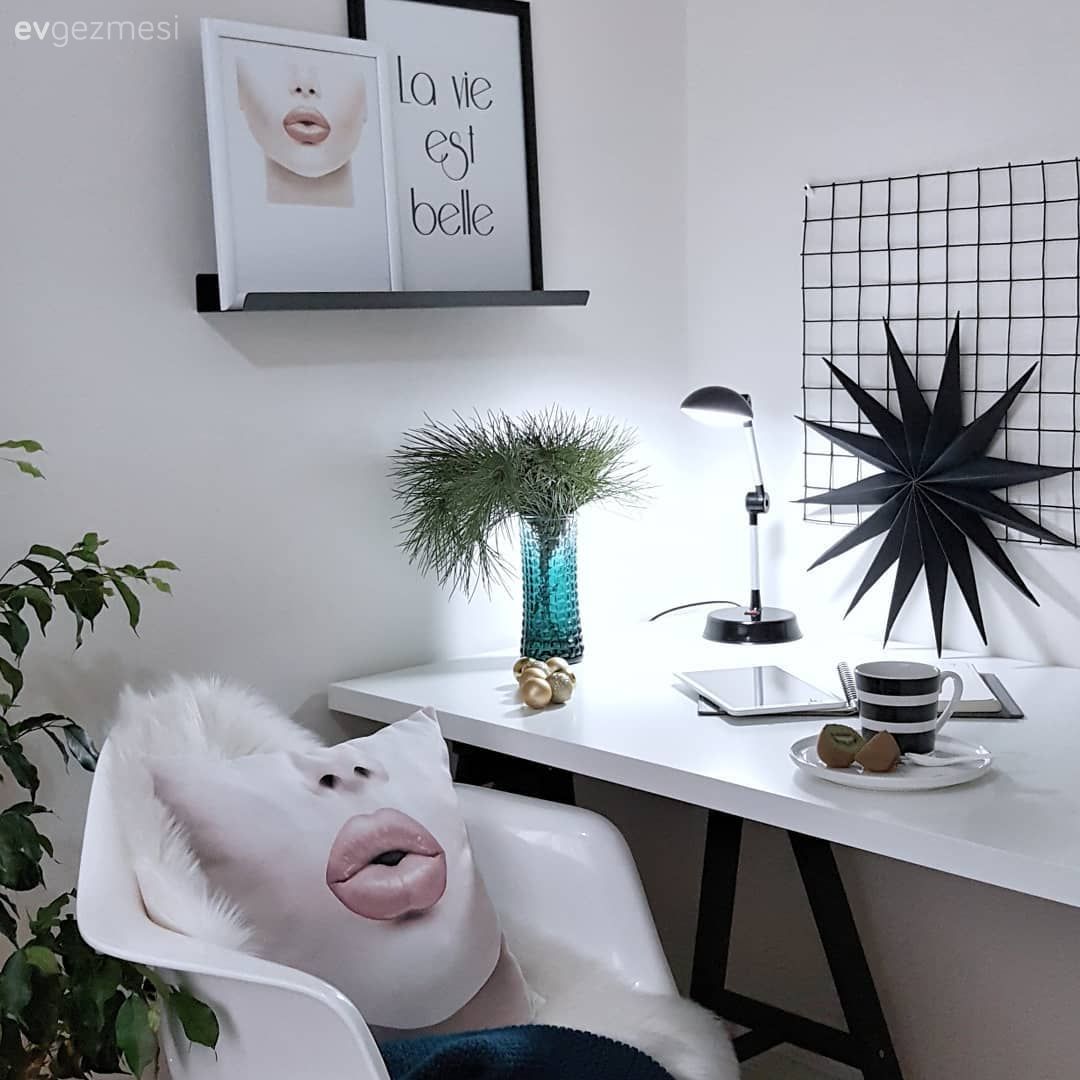 Çalışma masası, Beyaz, Siyah, Sandalye, Duvar rafı, Duvar dekorasyonu, Tablo