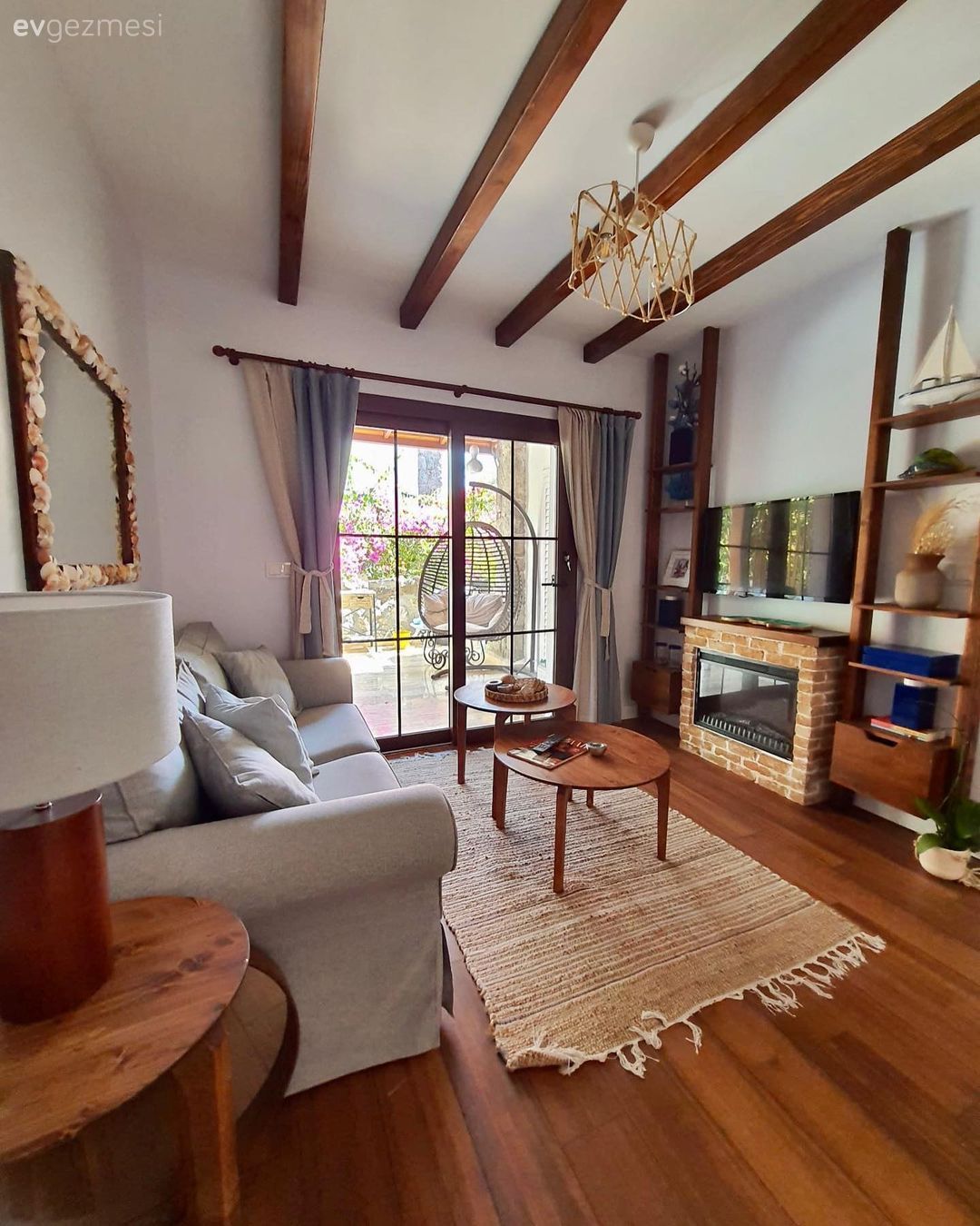 Bu Sıcak Evde Ahşabın Sesinin Duyulmadığı Köşe Yok!