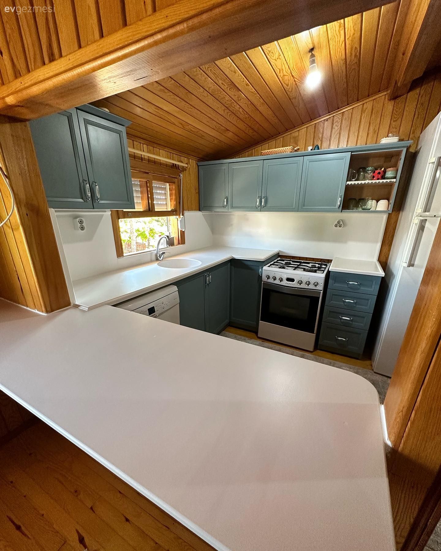 Öncesi&Sonrası: Yeşil ve Beyaz Ahşap Tavanlara Nasıl da Yakışmış!