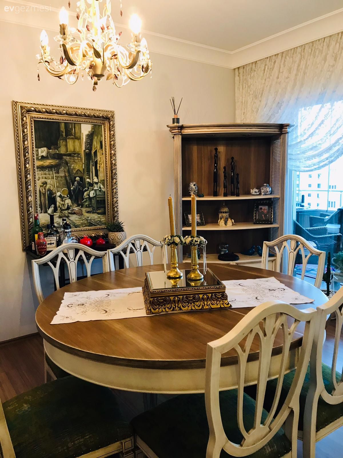 Yemek Odası, Rustik, Eklektik, Salon, Yemek masası, Sandalye, Vizon, Yeşil, Beyaz, Ahşap Mobilya, Vitrin, Tablo, Duvar dekorasyonu, Yemek odası avizesi, Şamdan, Ev Aksesuar, Parke, Tül perde, Perde, Oymalı mobilya