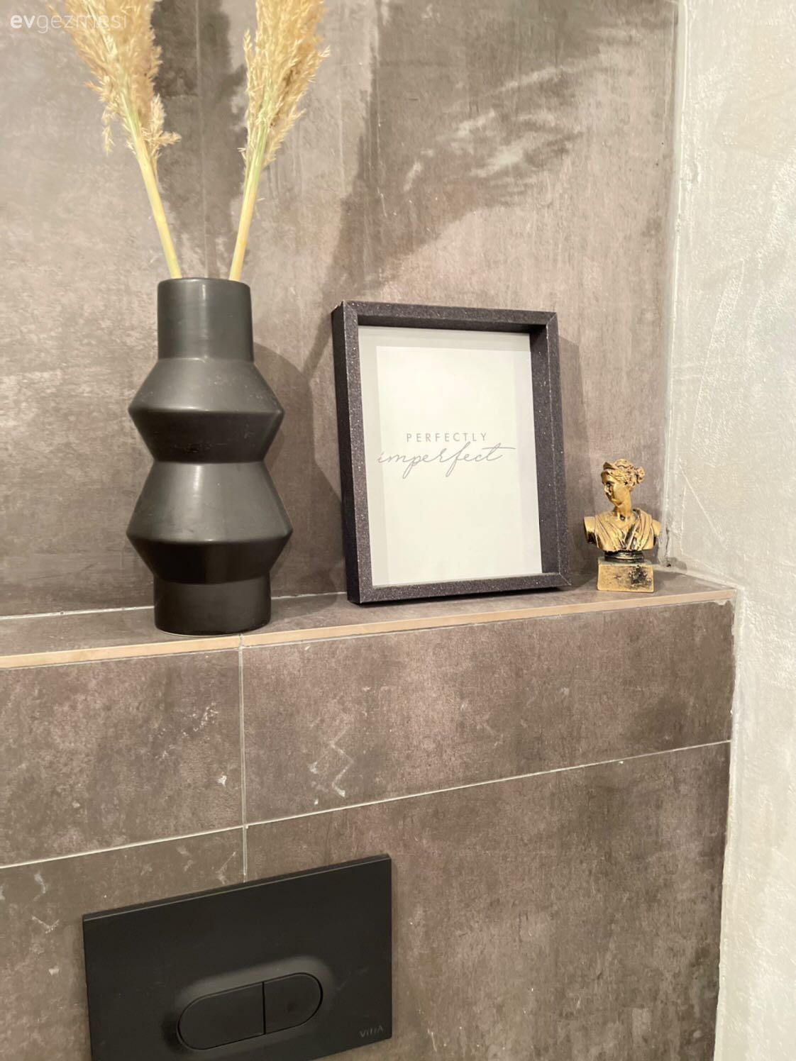 Banyo, Modern banyo, Banyo seramikleri, Beyaz, Vizon, Gri, Banyo nişleri, Banyo aynası, Banyo aksesuarları, Aplik, Aydınlatma