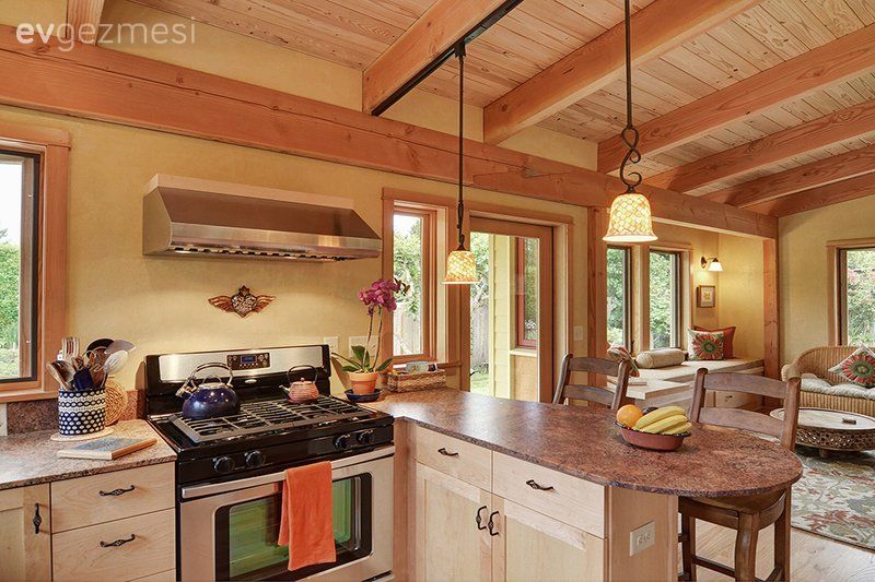 Kır Evi Ruhunu Yaşatan Eğik Çatılı 74 M2'lik Ahşap Ev!