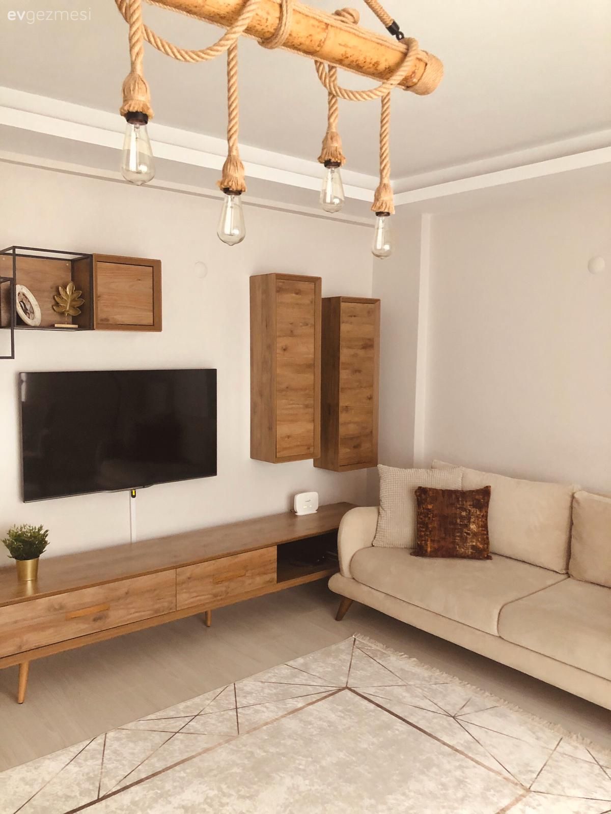 Salon, Rustik, Krem, Ahşap Mobilya, Bej, Koltuk takımı, Tv ünitesi, Tv ünitesi aksesuarları, Ev Aksesuar, Salon avizesi, Rustik Aydınlatma, Halı, Salon halısı