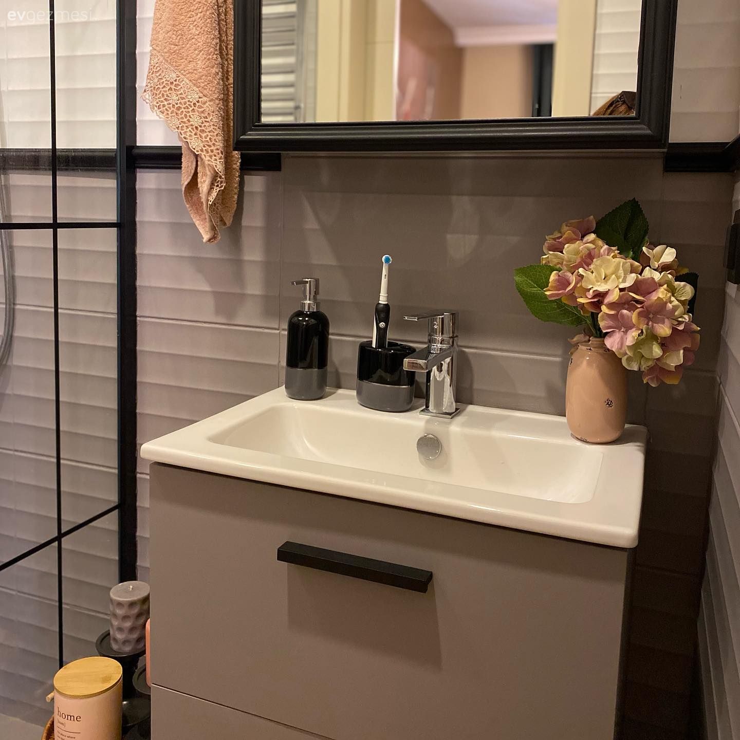 Değişen Bu Banyoya Yeni Renkleri Samimiyet Katmış!